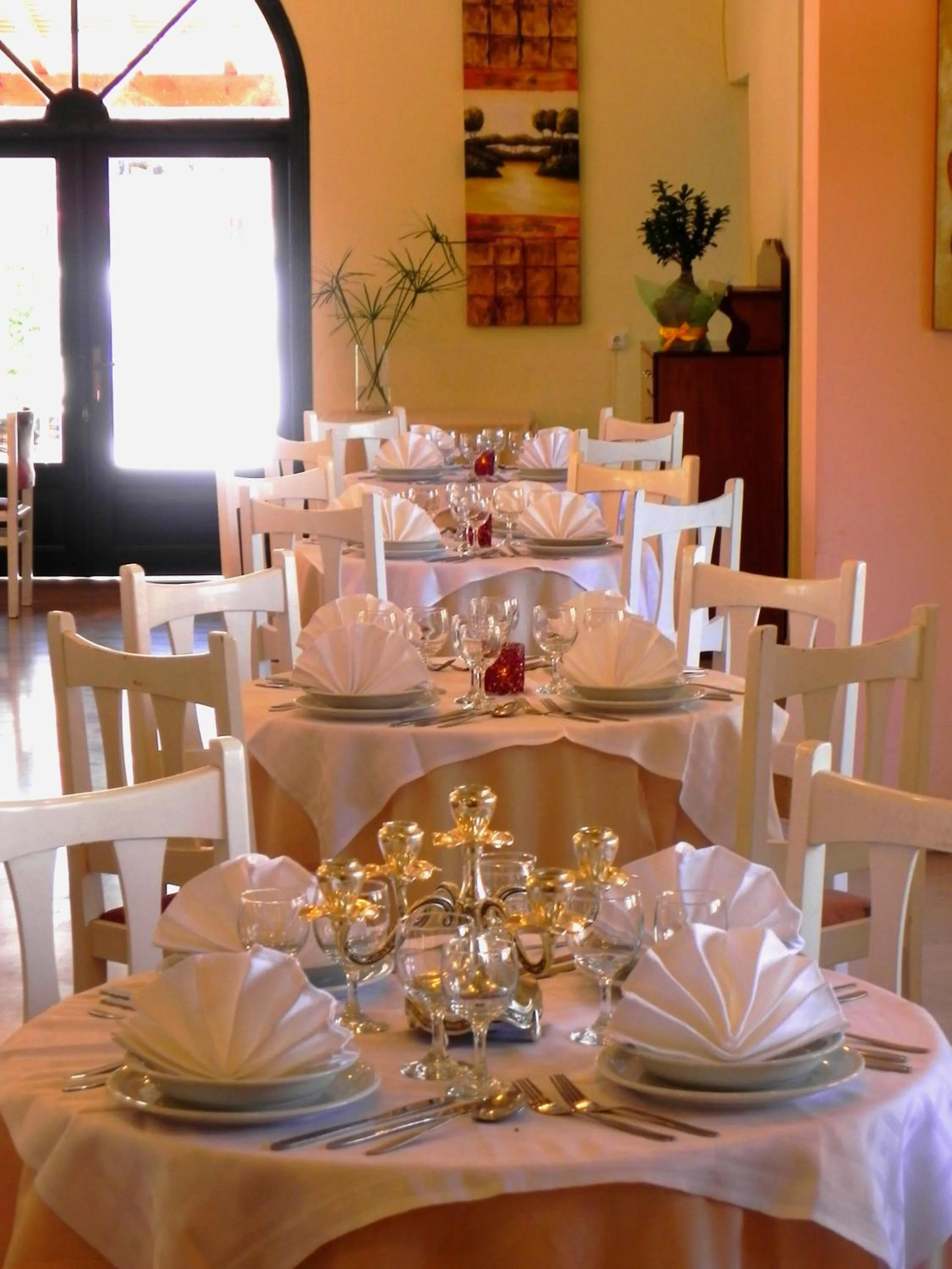 Restaurant/places to eat in Hotel Alkionis