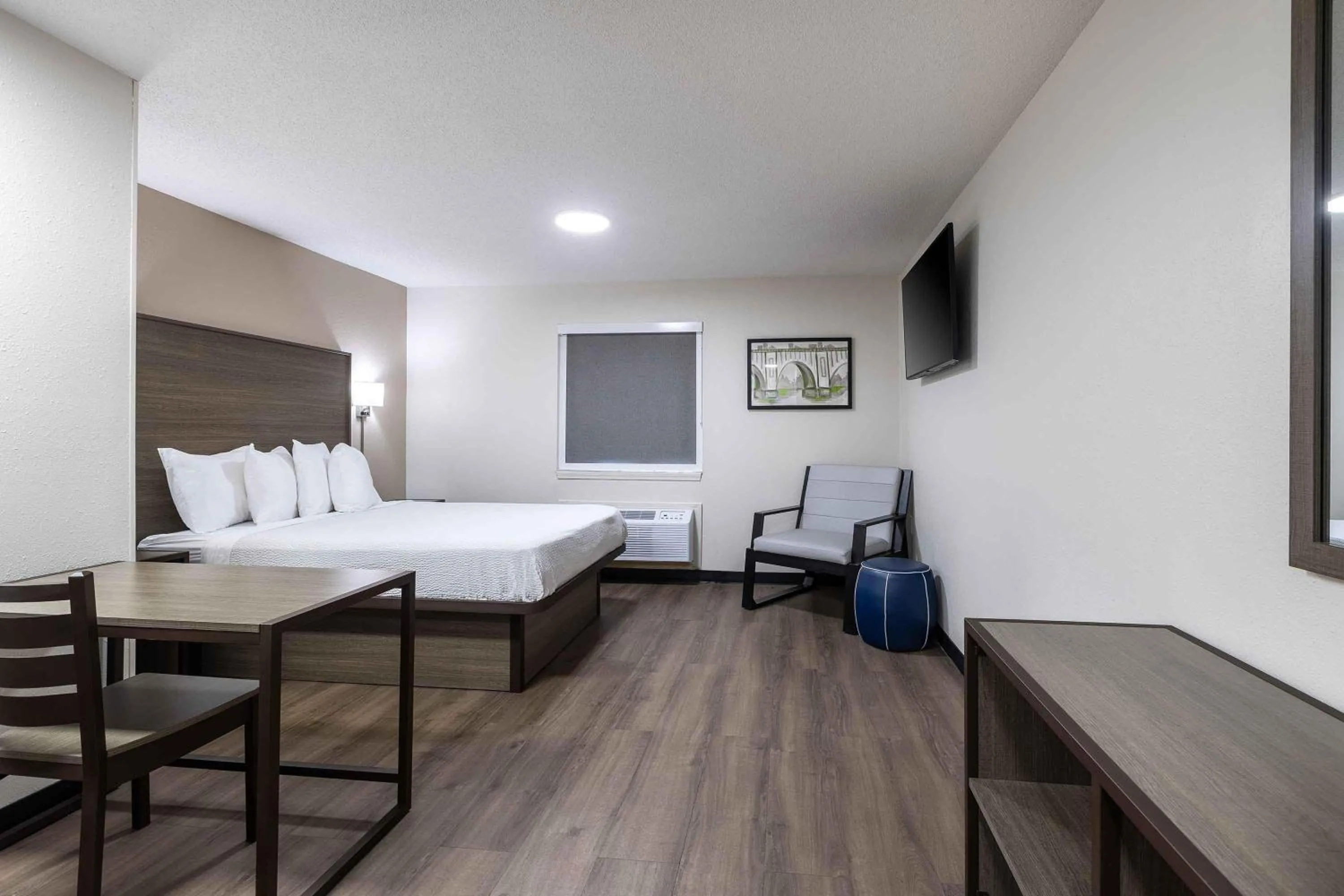 Bedroom, Bed in Extended Stay America Suites - Columbia - Greystone
