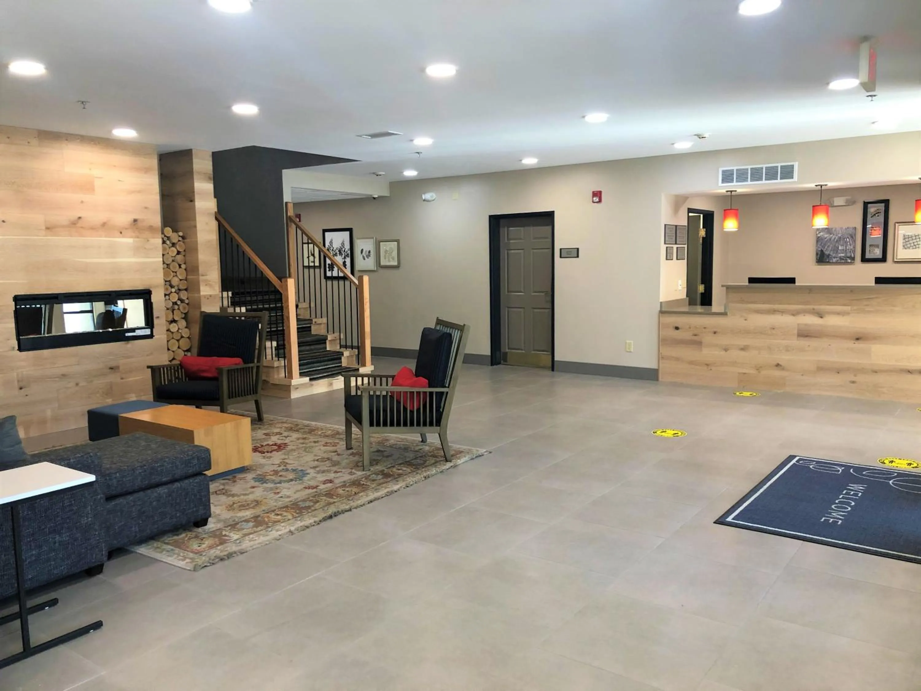 Lobby or reception in Country Inn & Suites by Radisson, Stone Mountain, GA