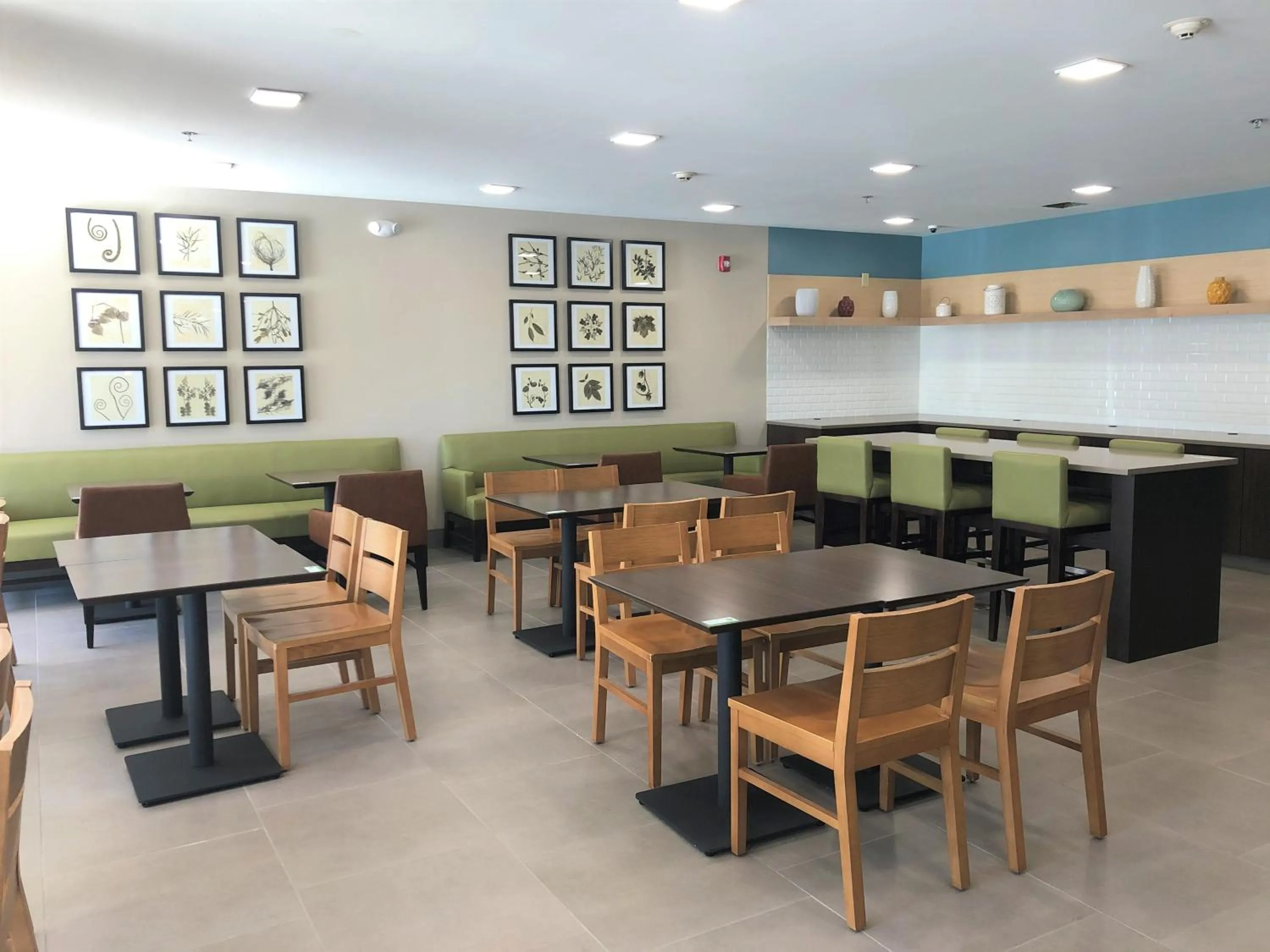 Restaurant/places to eat in Country Inn & Suites by Radisson, Stone Mountain, GA