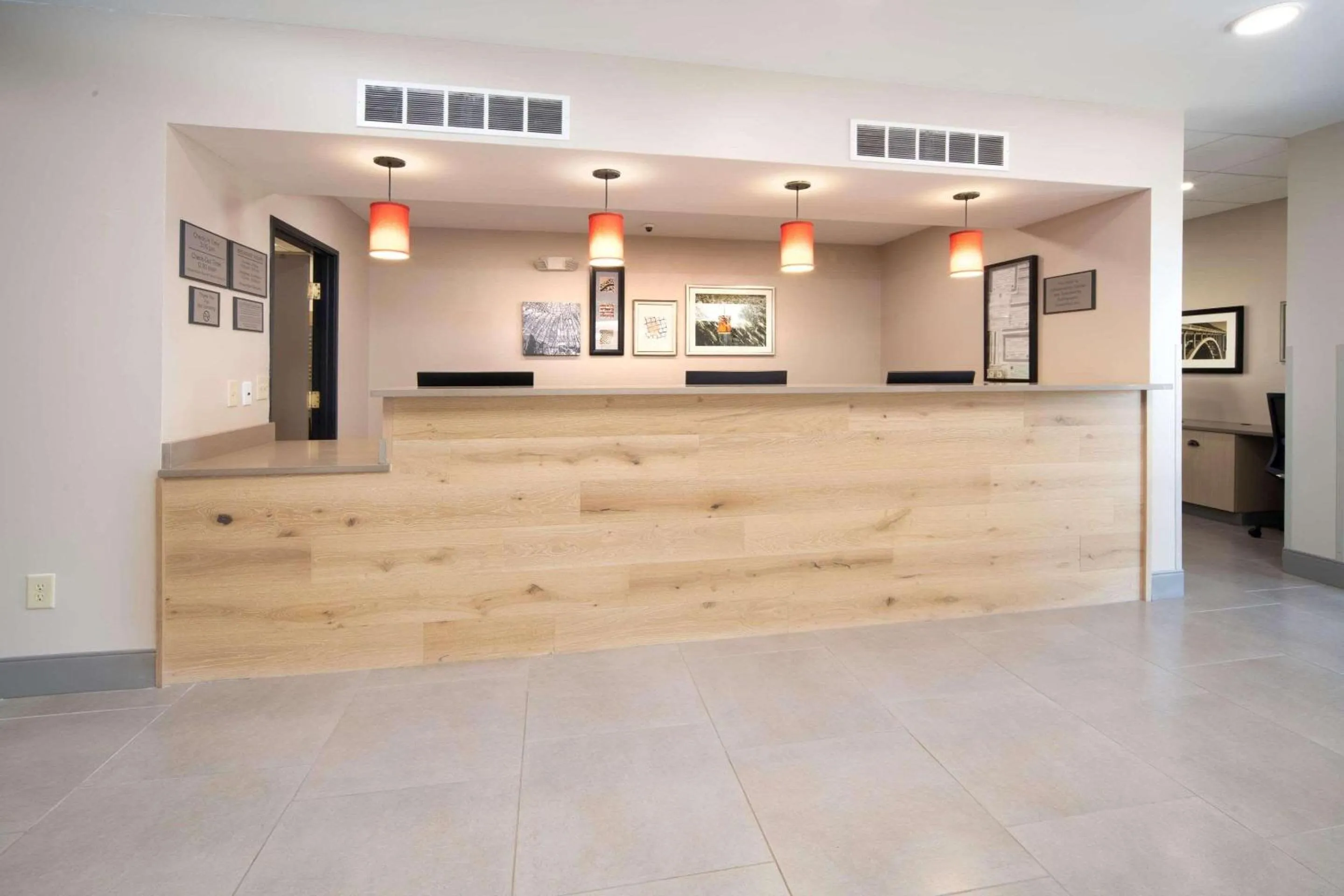 Lobby or reception in Country Inn & Suites by Radisson, Stone Mountain, GA
