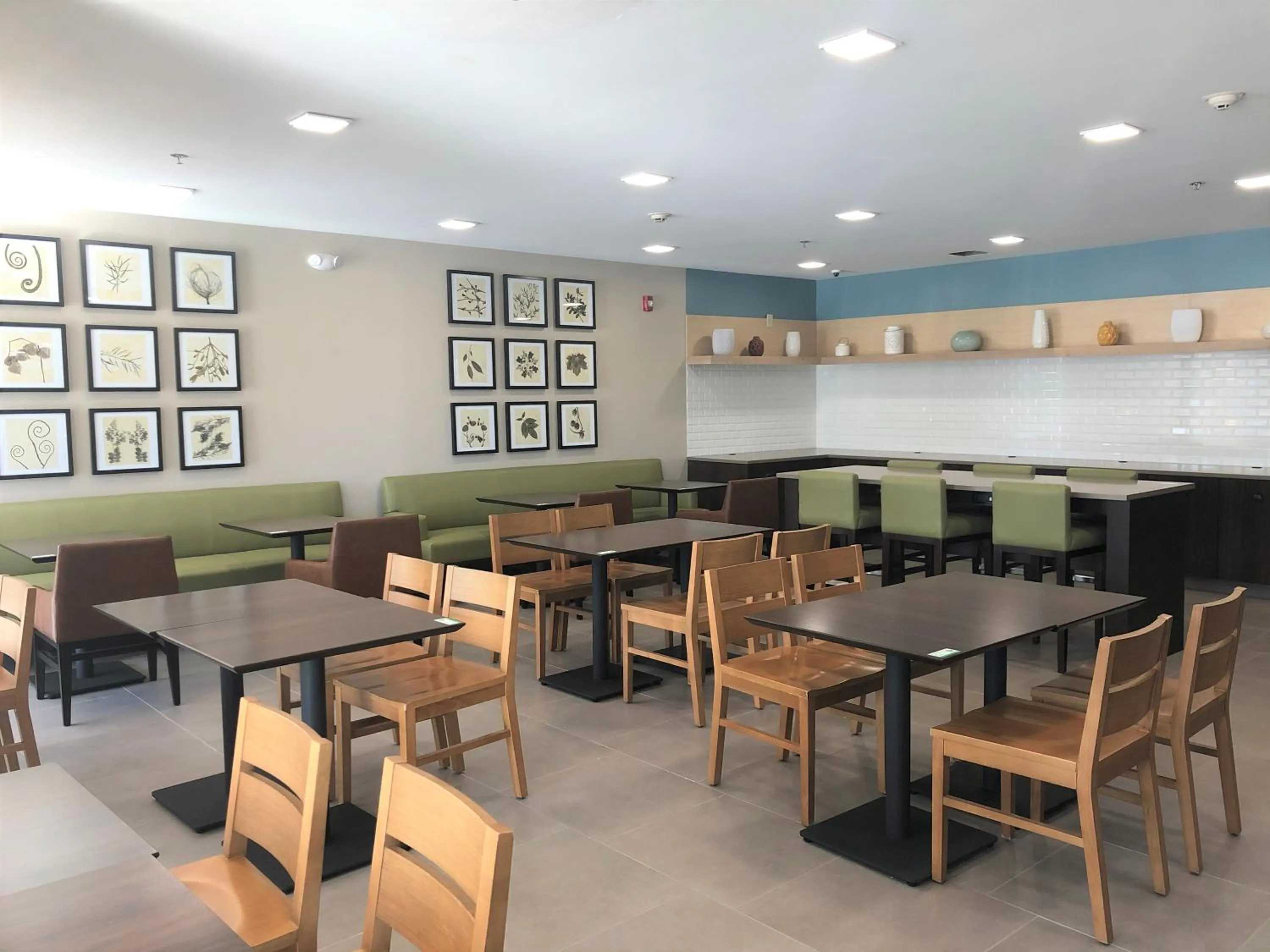 Restaurant/places to eat in Country Inn & Suites by Radisson, Stone Mountain, GA