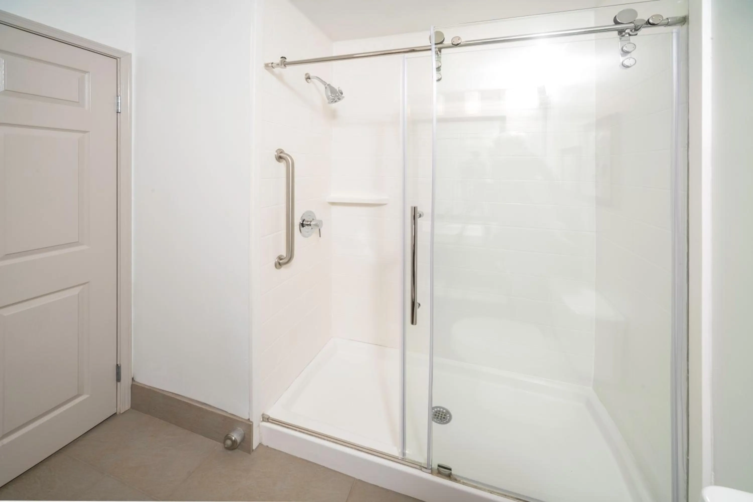 Shower in Country Inn & Suites by Radisson, Stone Mountain, GA