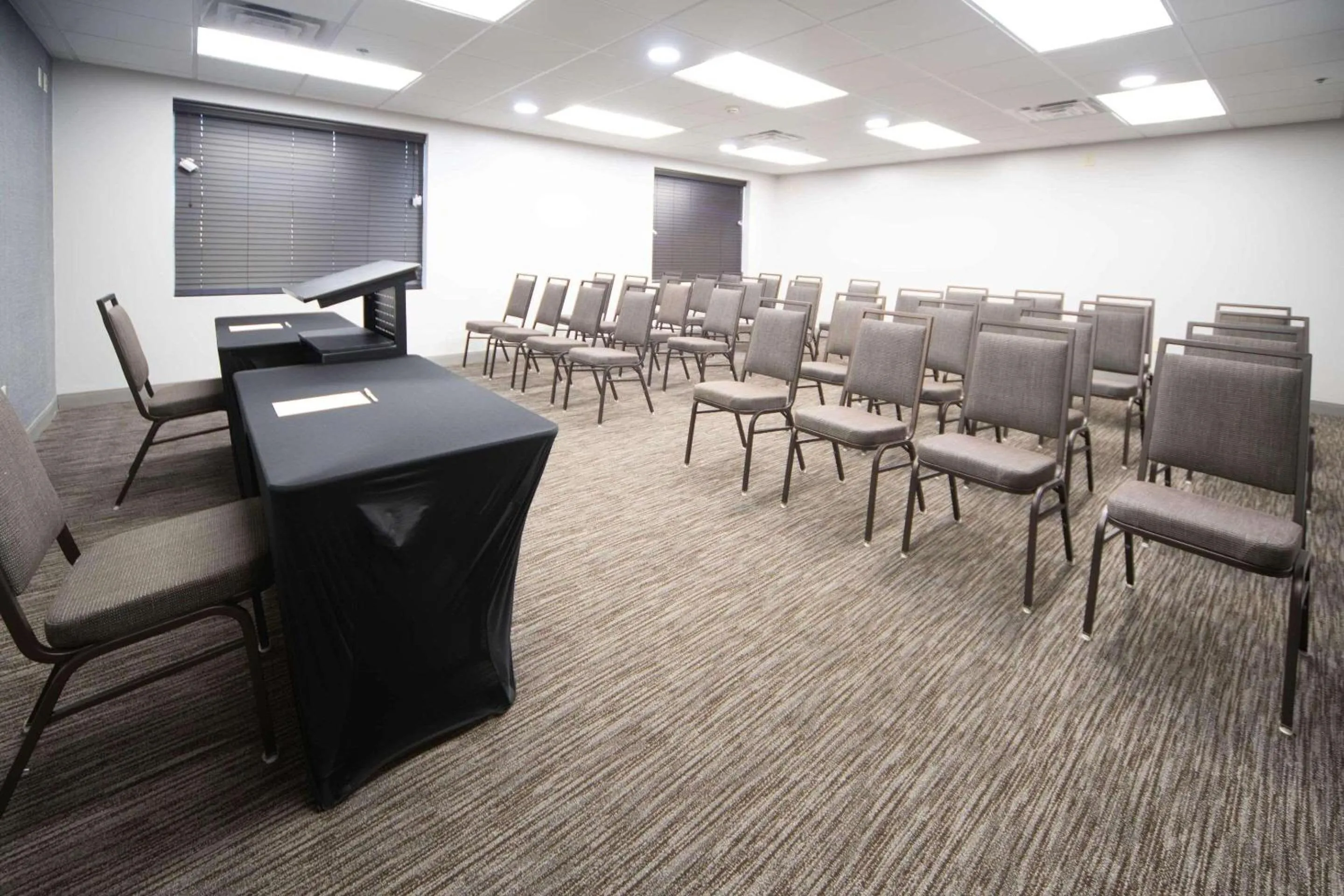 Meeting/conference room in Country Inn & Suites by Radisson, Stone Mountain, GA