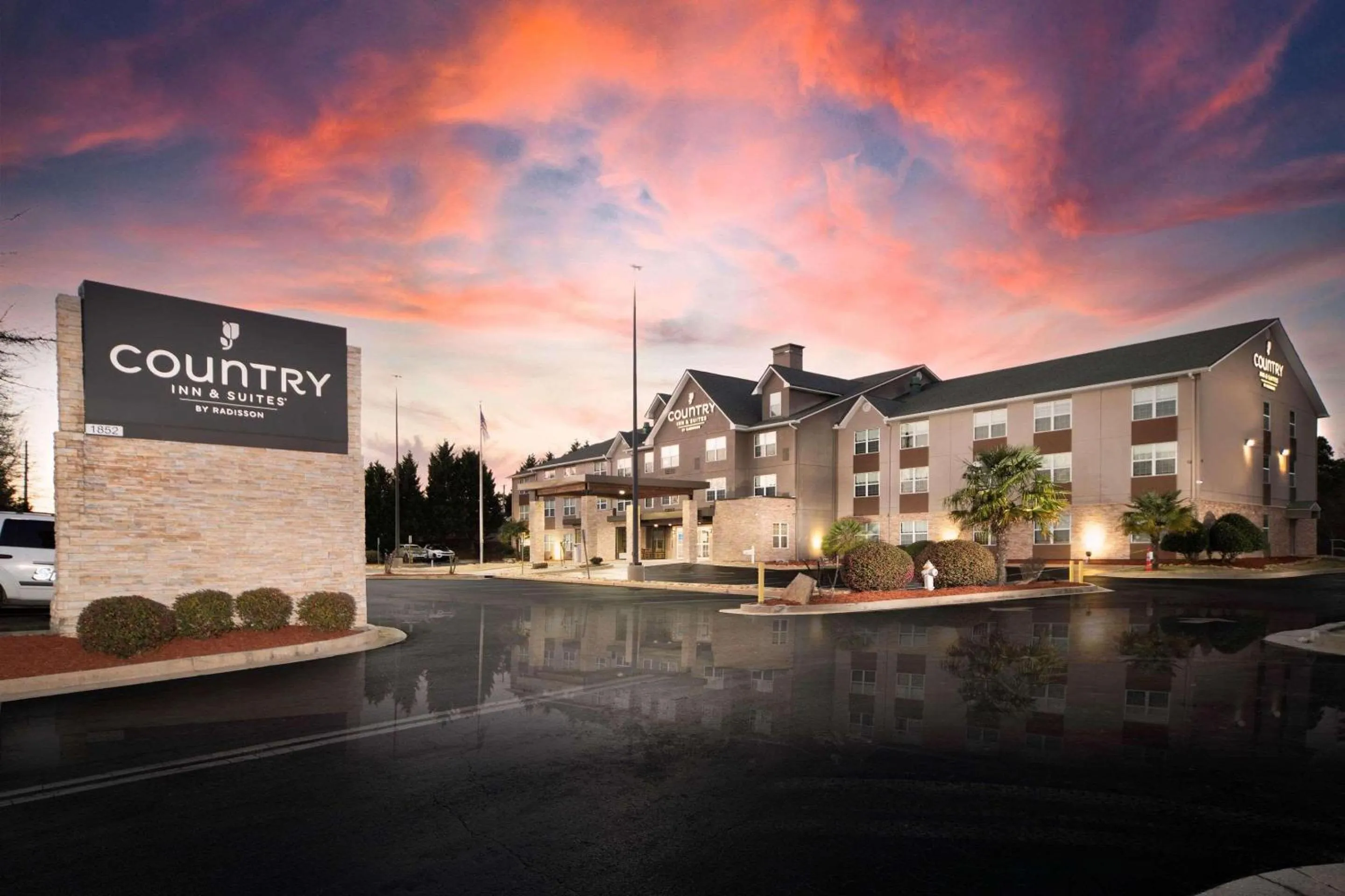 Property building in Country Inn & Suites by Radisson, Stone Mountain, GA