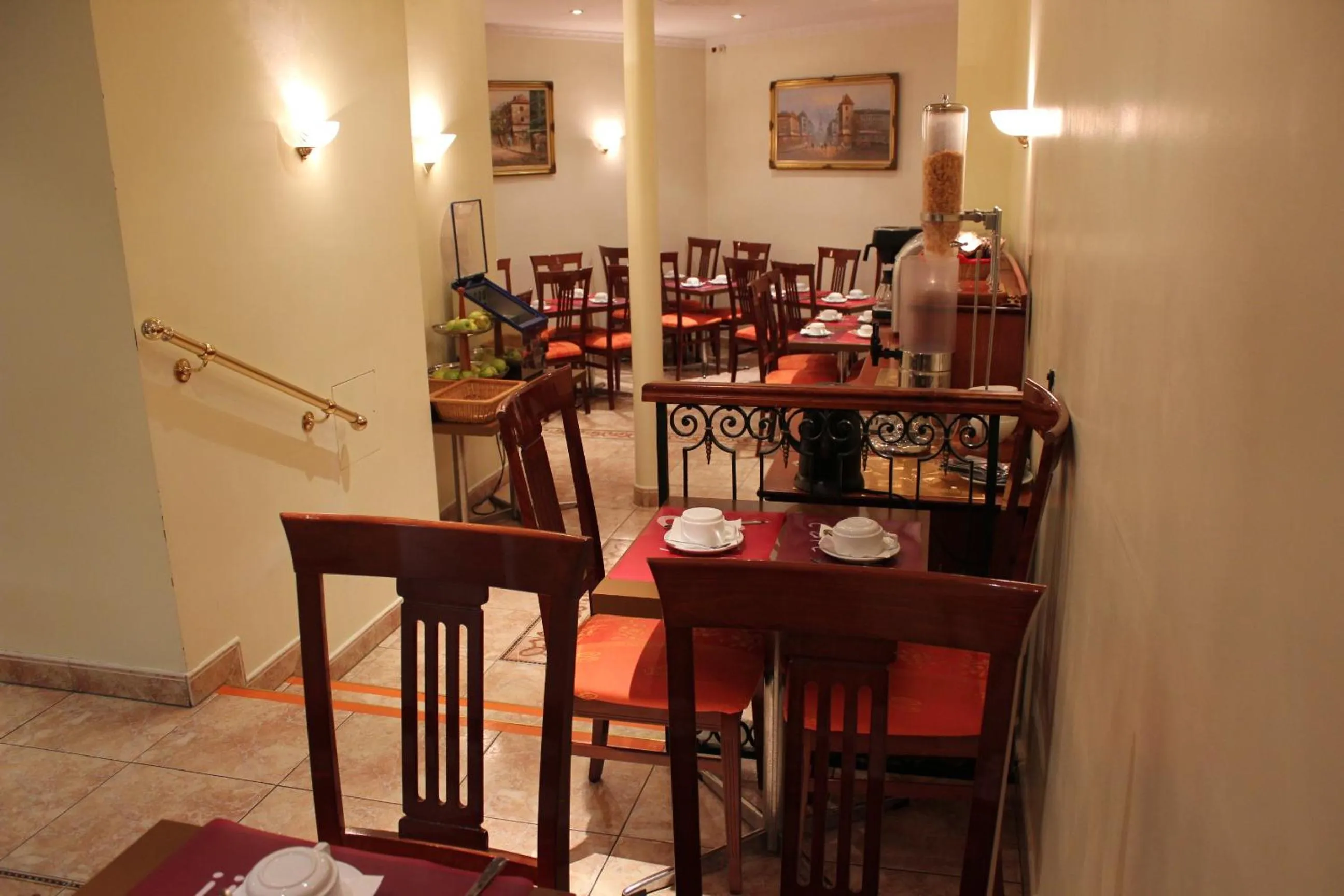 Restaurant/places to eat in Metropol