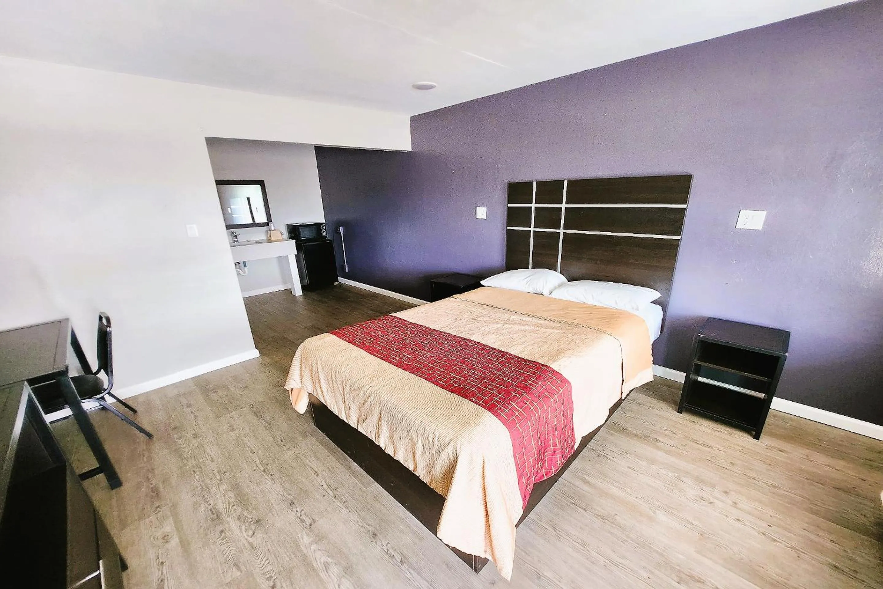 Bedroom, Bed in Travel Inn by OYO, Hwy 80 - Jackson