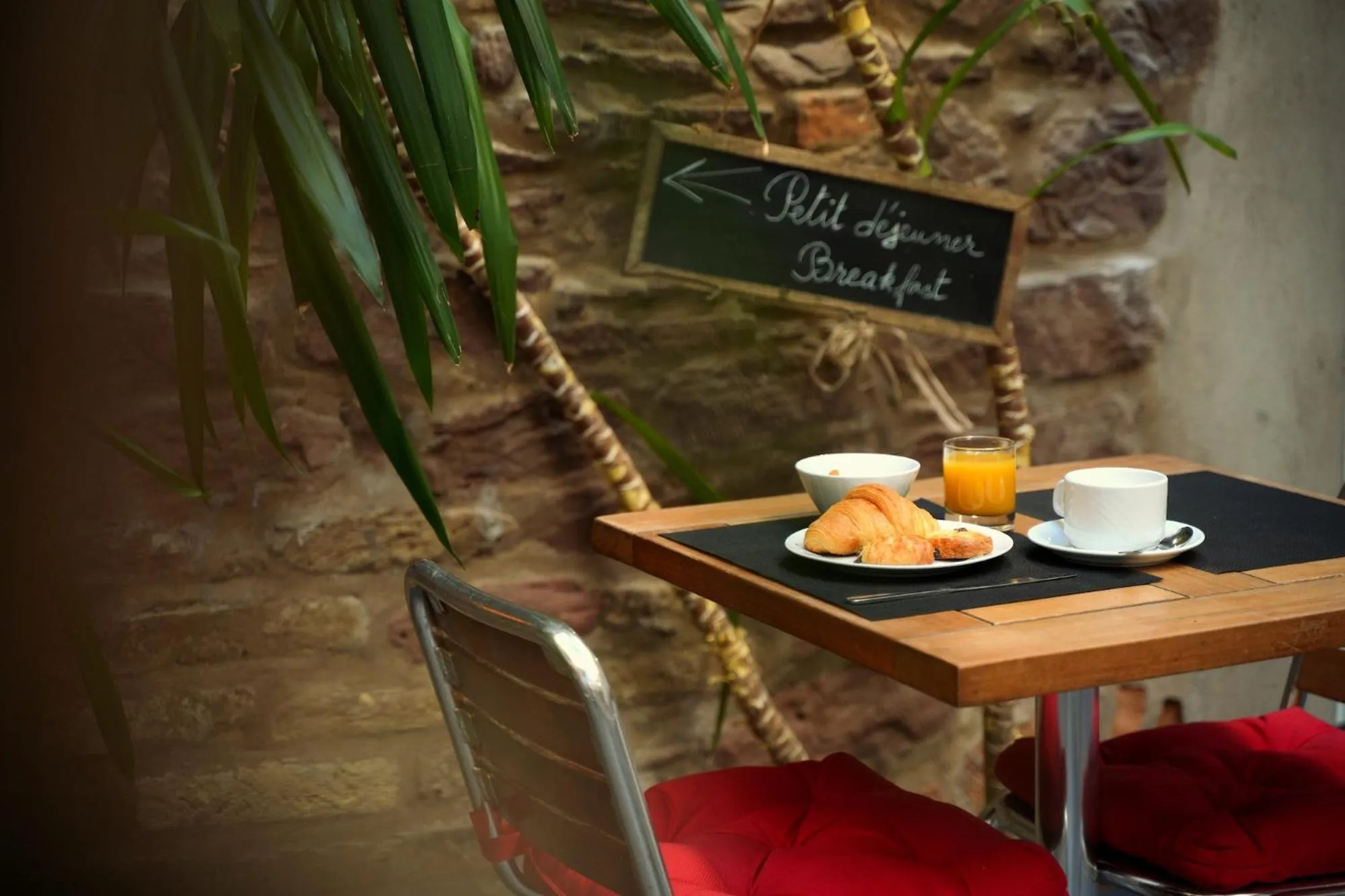 Breakfast in Hôtel le Grillon