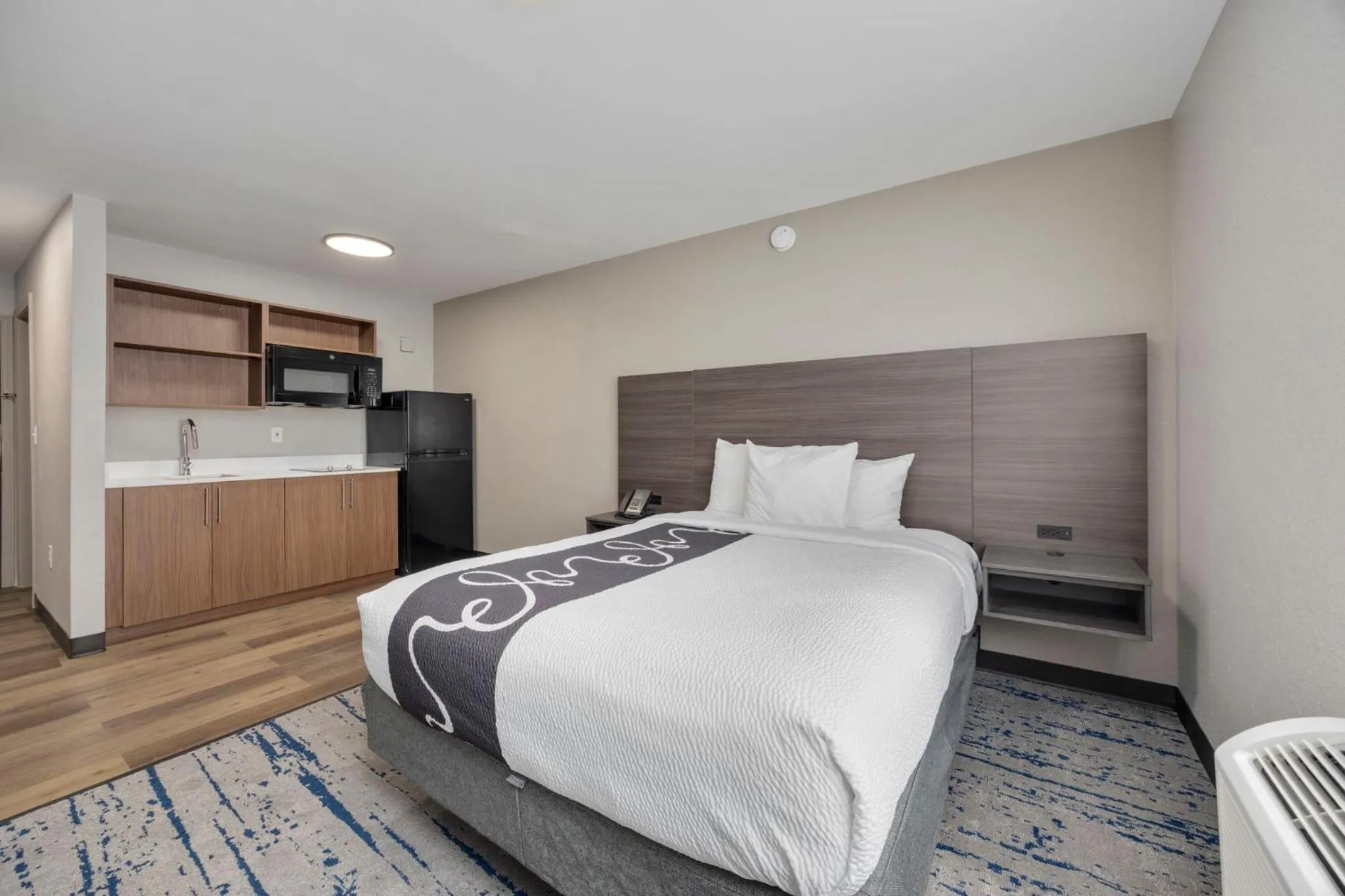 Bedroom, Bed in HomeStay Suites