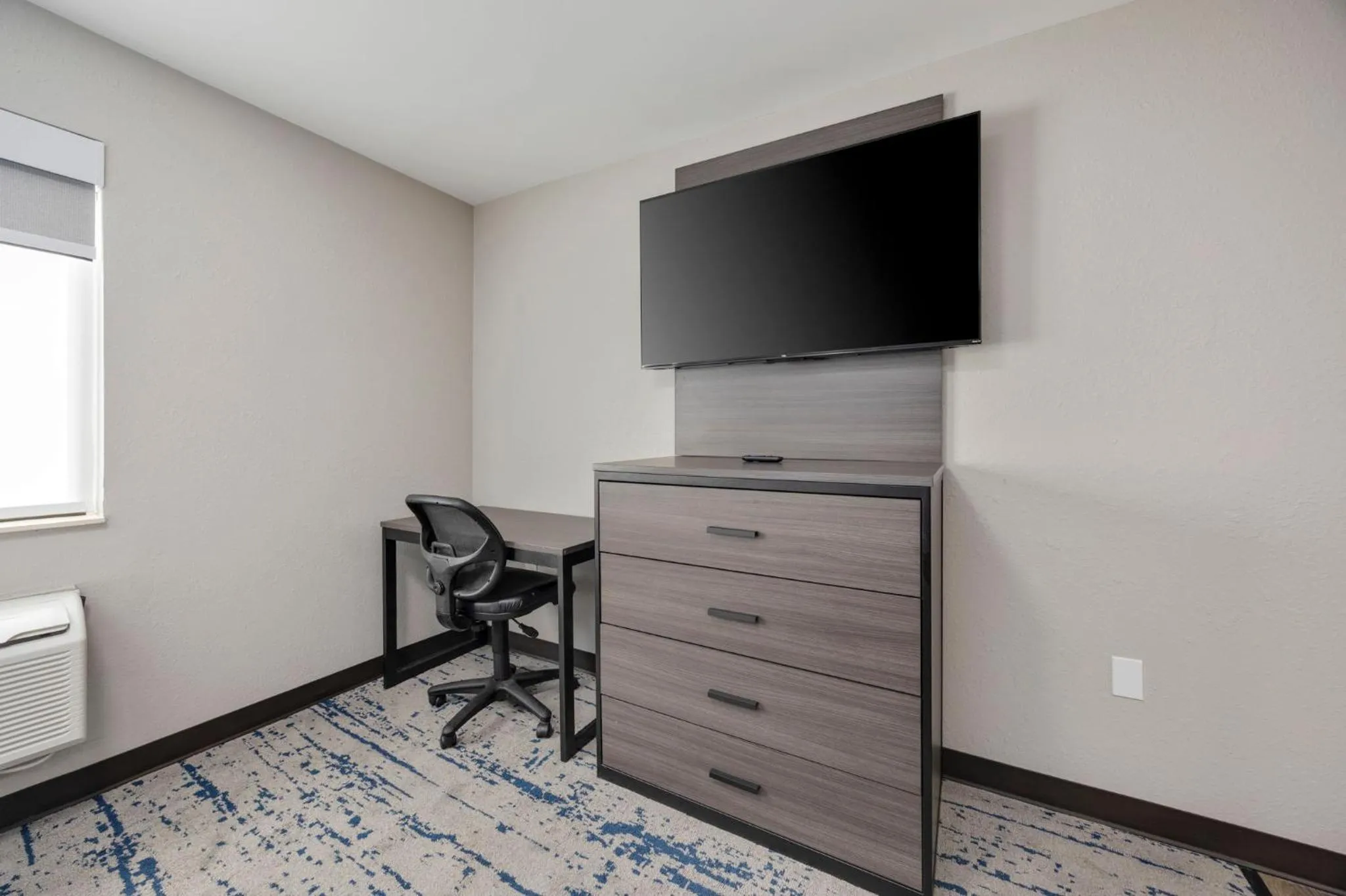 TV and multimedia in HomeStay Suites