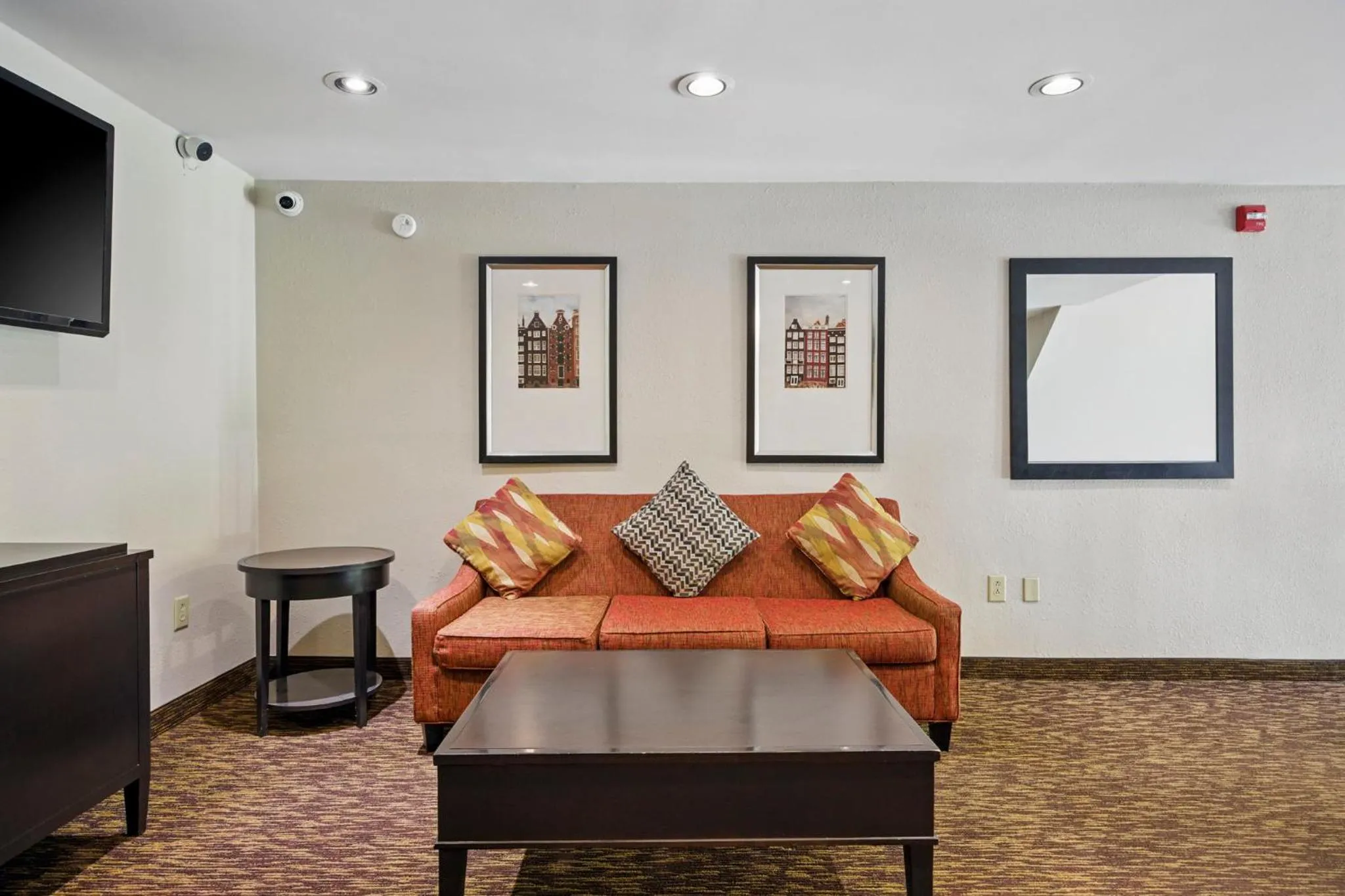 Communal lounge/ TV room in HomeStay Suites