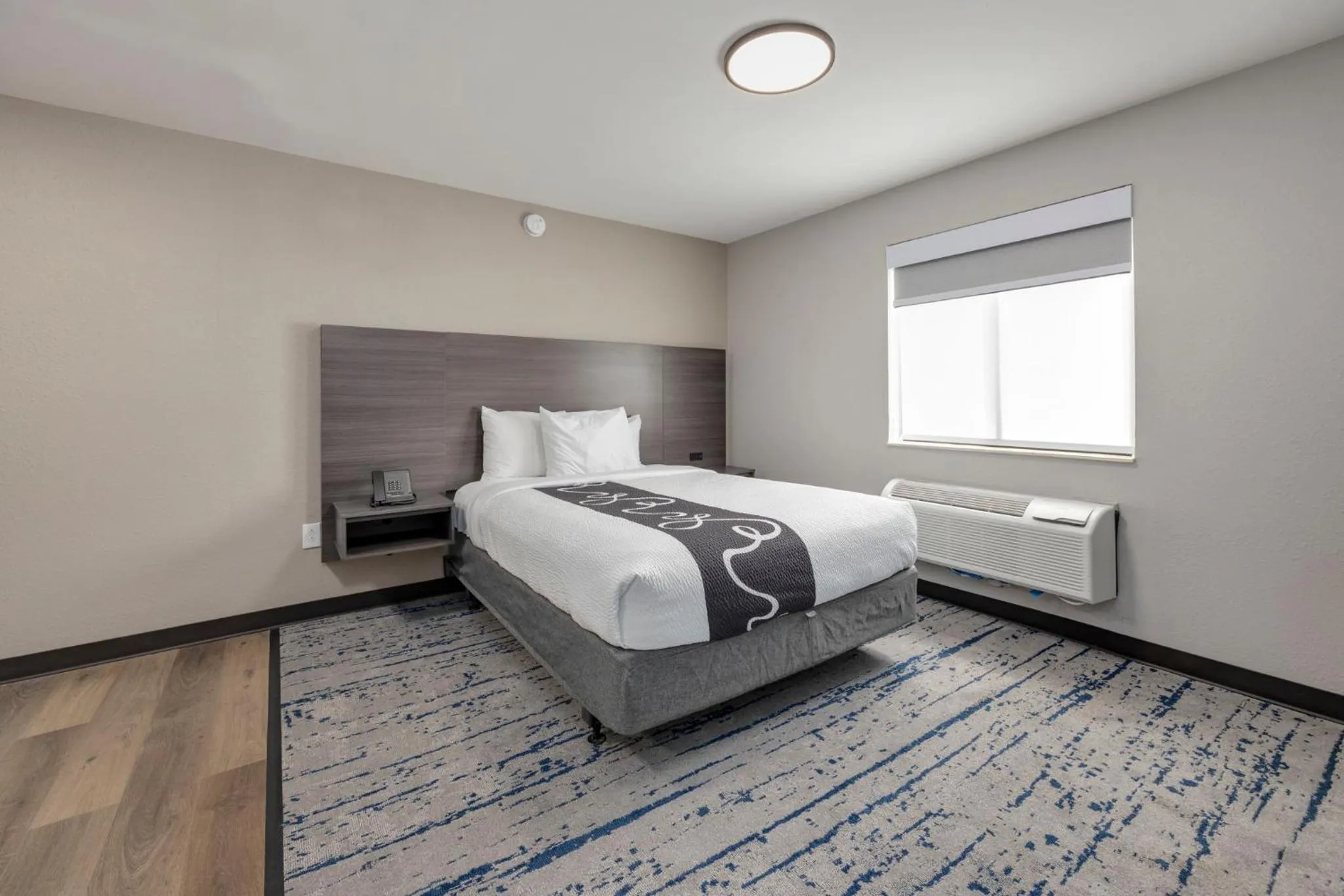 Bedroom, Bed in HomeStay Suites