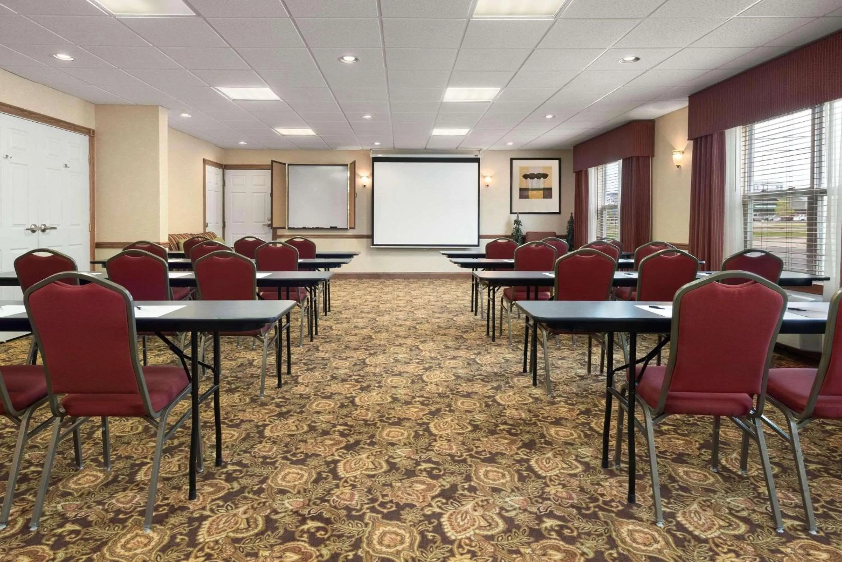Meeting/conference room in Country Inn & Suites by Radisson, Stevens Point, WI