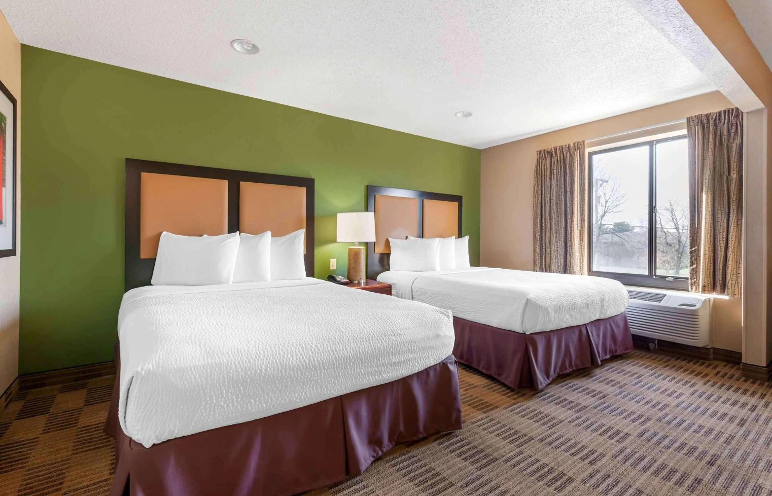 Bedroom, Bed in Extended Stay America Suites - Evansville - East