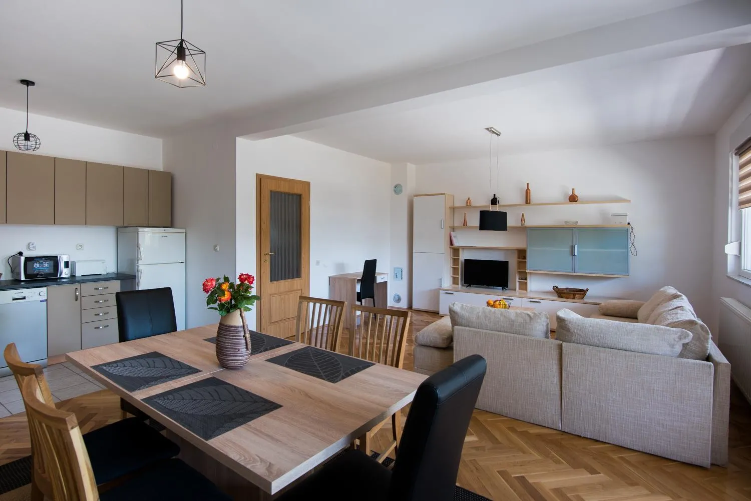 Kitchen or kitchenette in Seasons apartmani