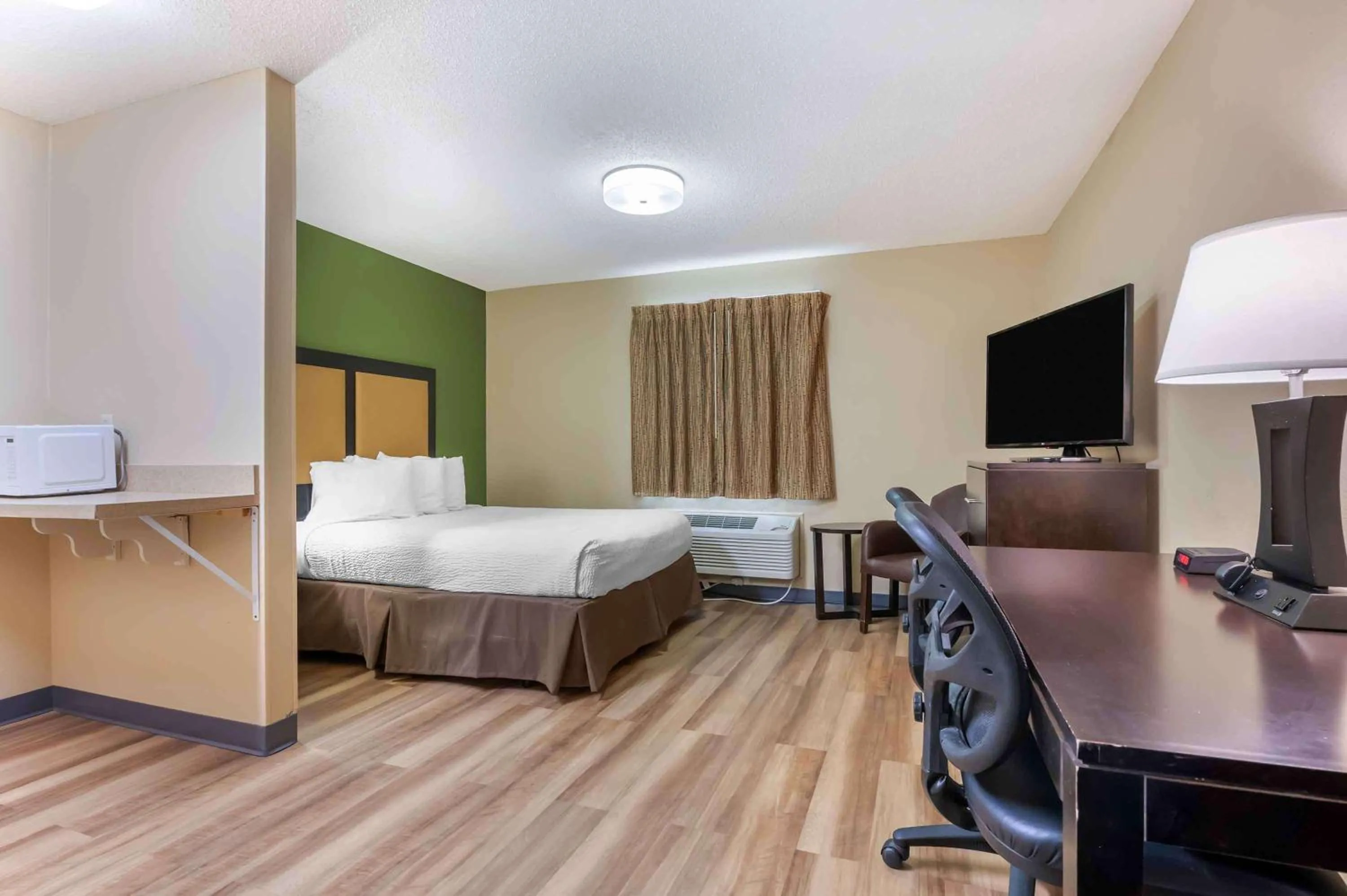 Bedroom, Bed in Extended Stay America Suites - Dayton - Fairborn