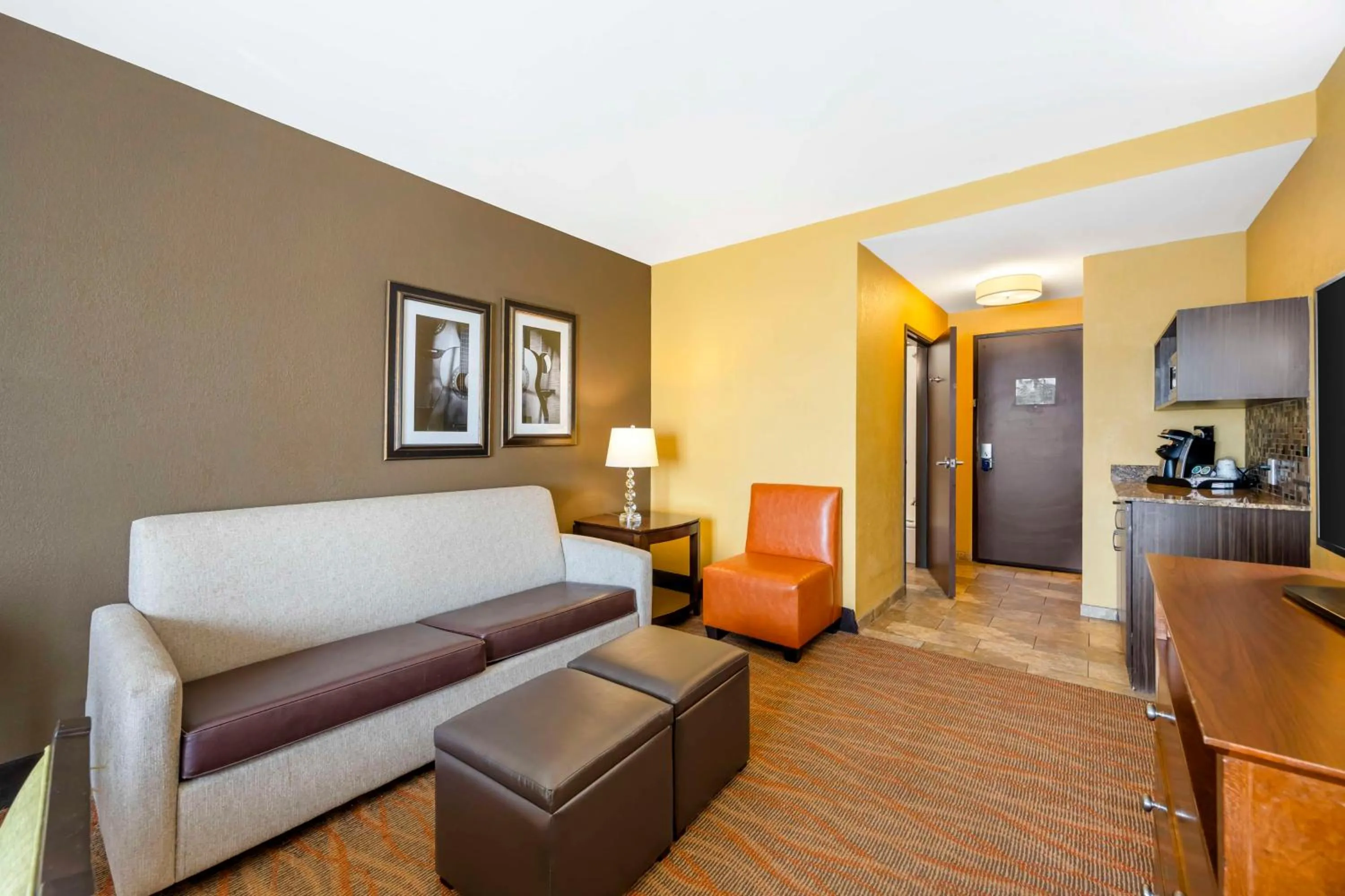 Bedroom in Best Western Plus Tupelo Inn & Suites