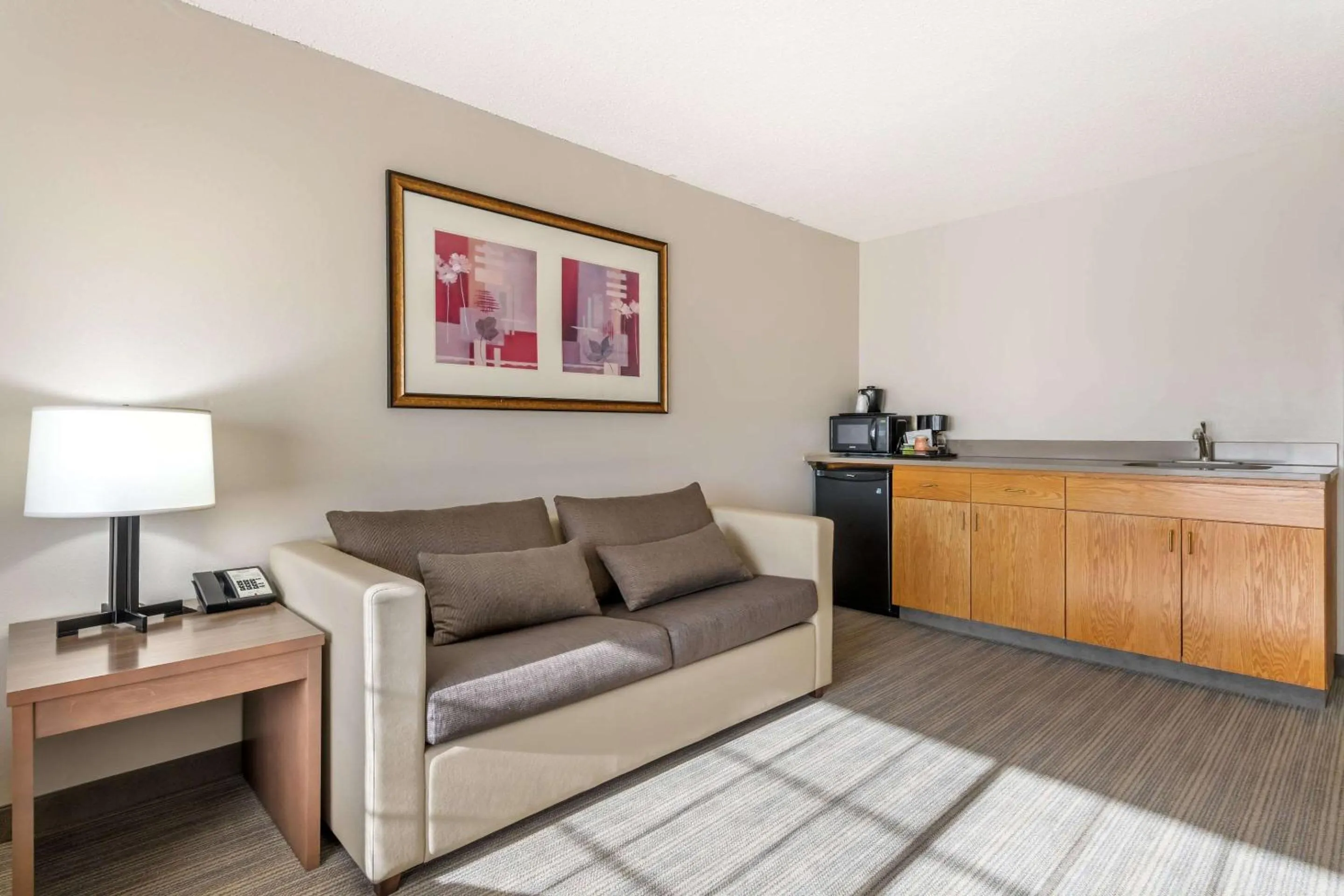 Bedroom in Country Inn & Suites by Radisson, Watertown, SD