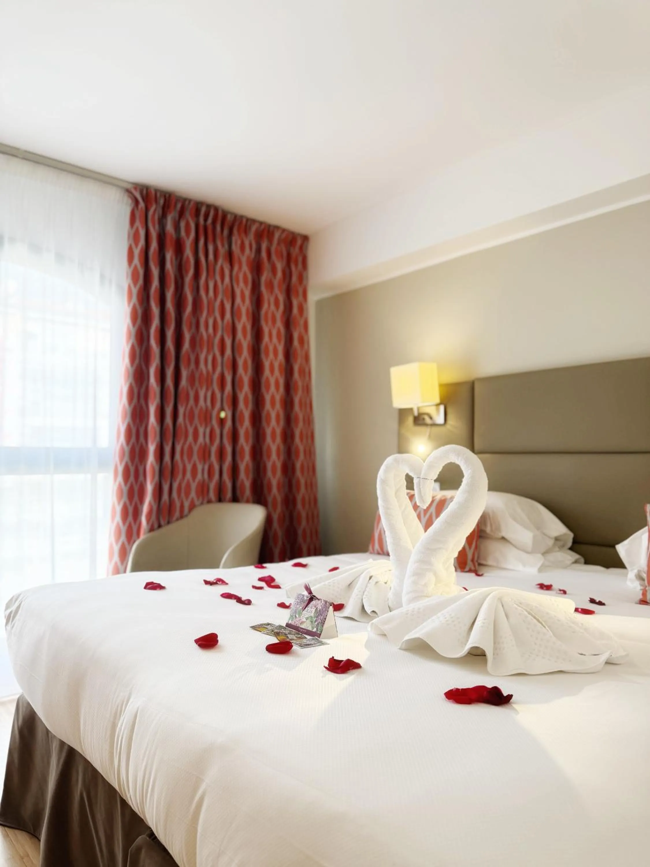 Bedroom, Bed in Hotel Nice Riviera