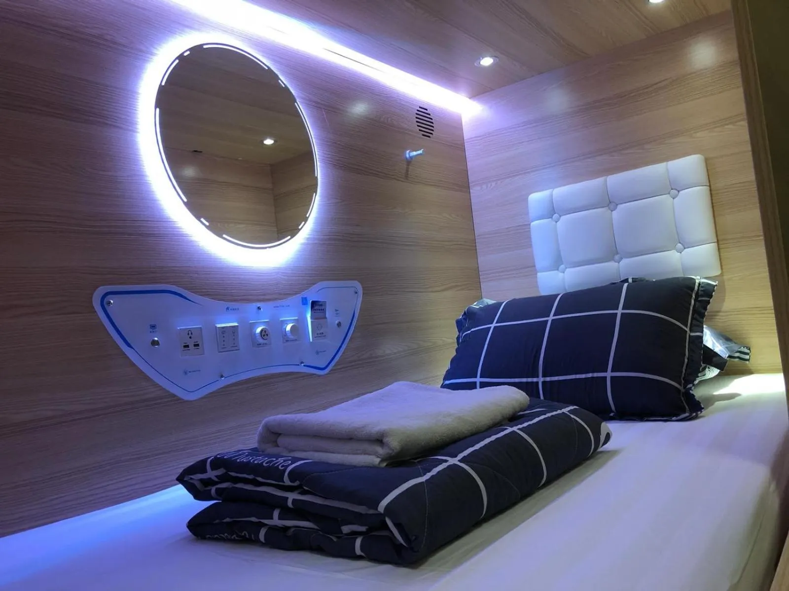 bunk bed, Bed in CapsulePod@Aljunied