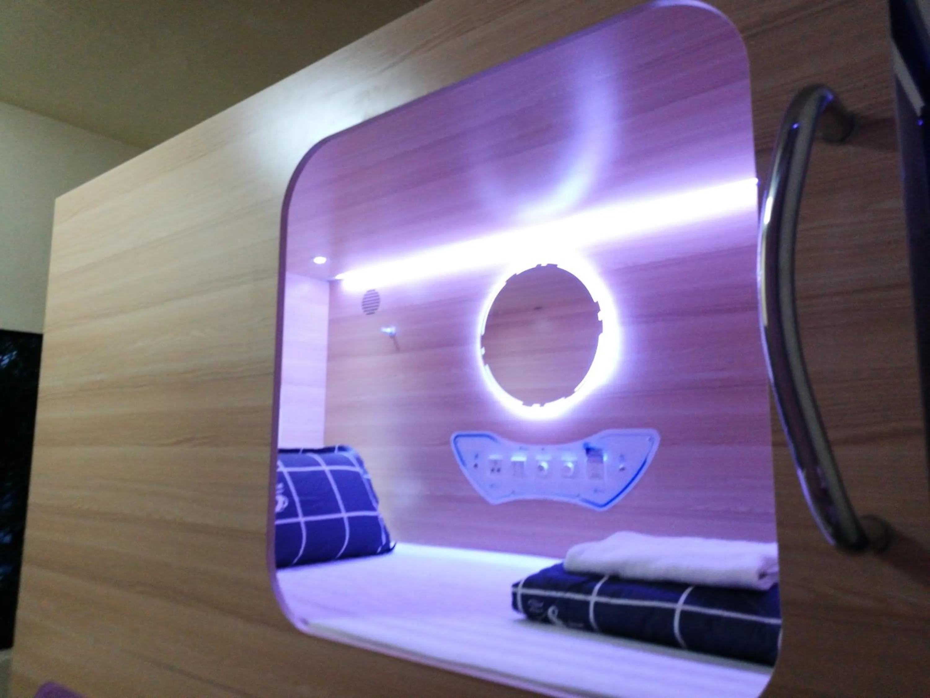 bunk bed, Bed in CapsulePod@Aljunied