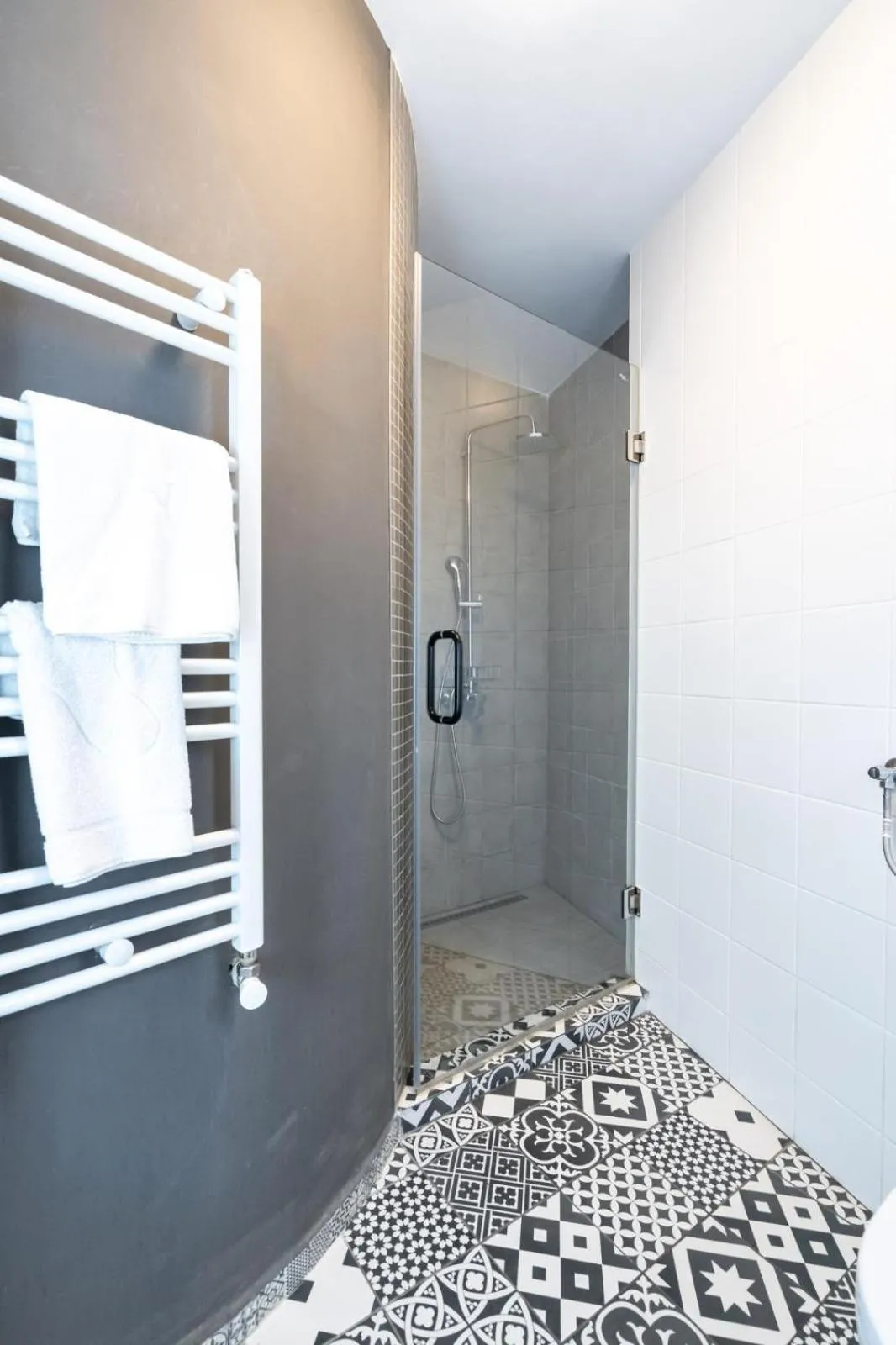 Shower in Lascar Catargiu Villa