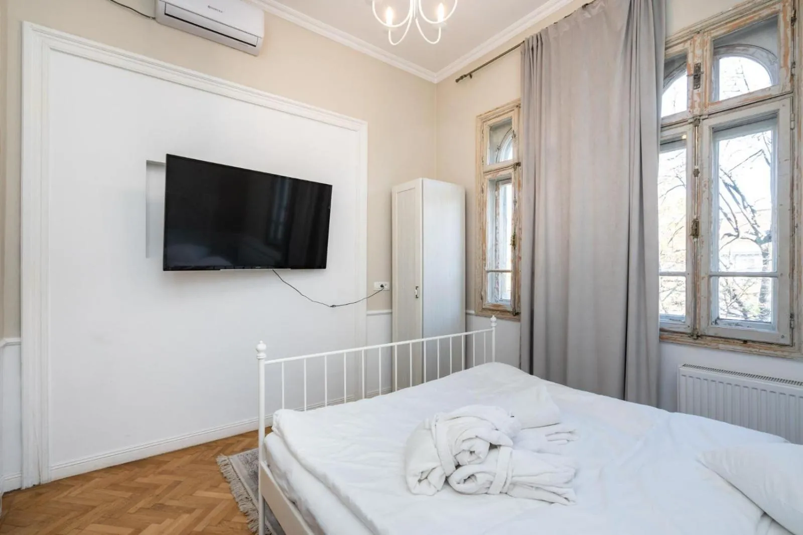 TV and multimedia, Bed in Lascar Catargiu Villa