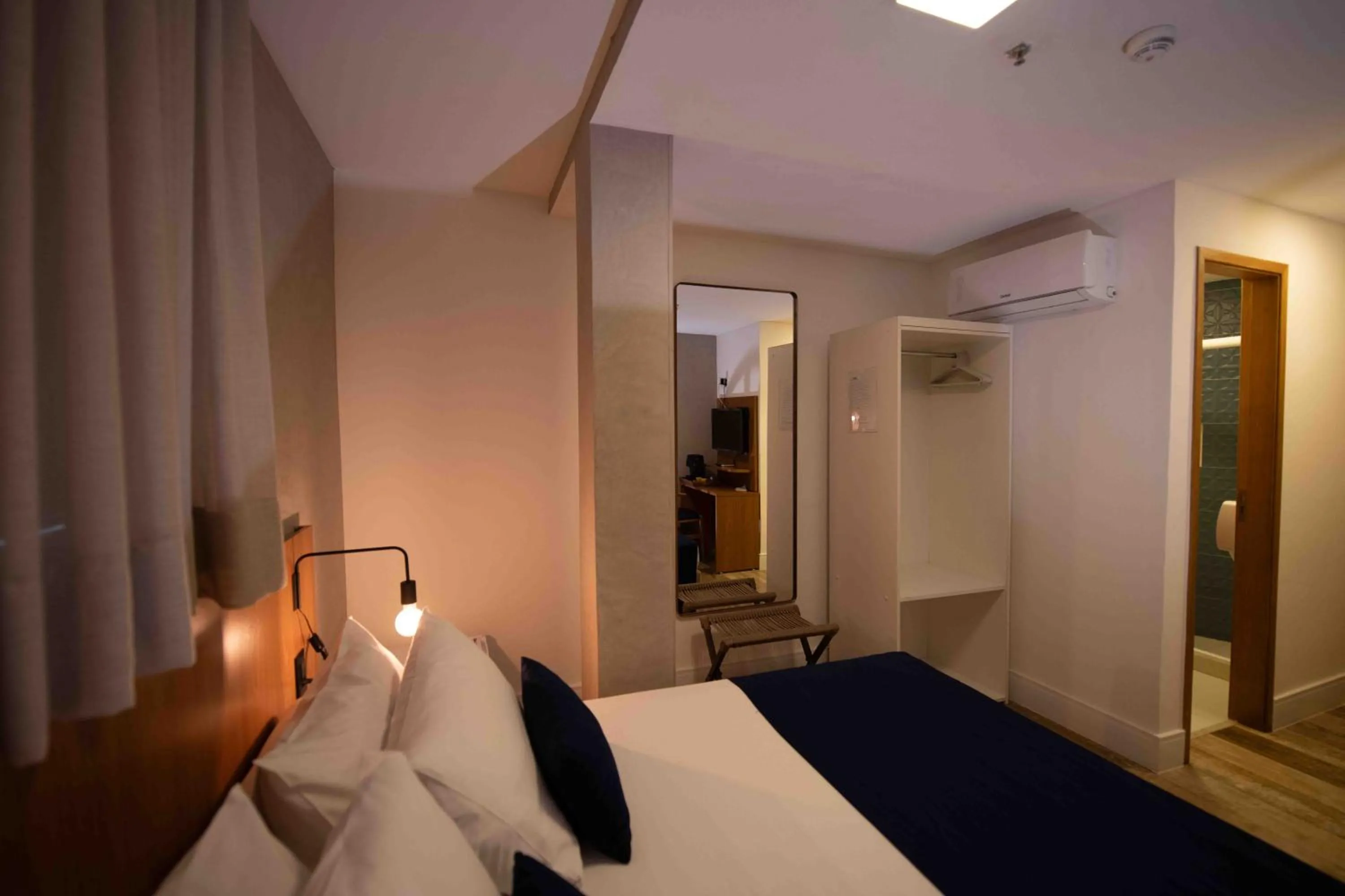 Bedroom, Bed in Leblon Design Hotel