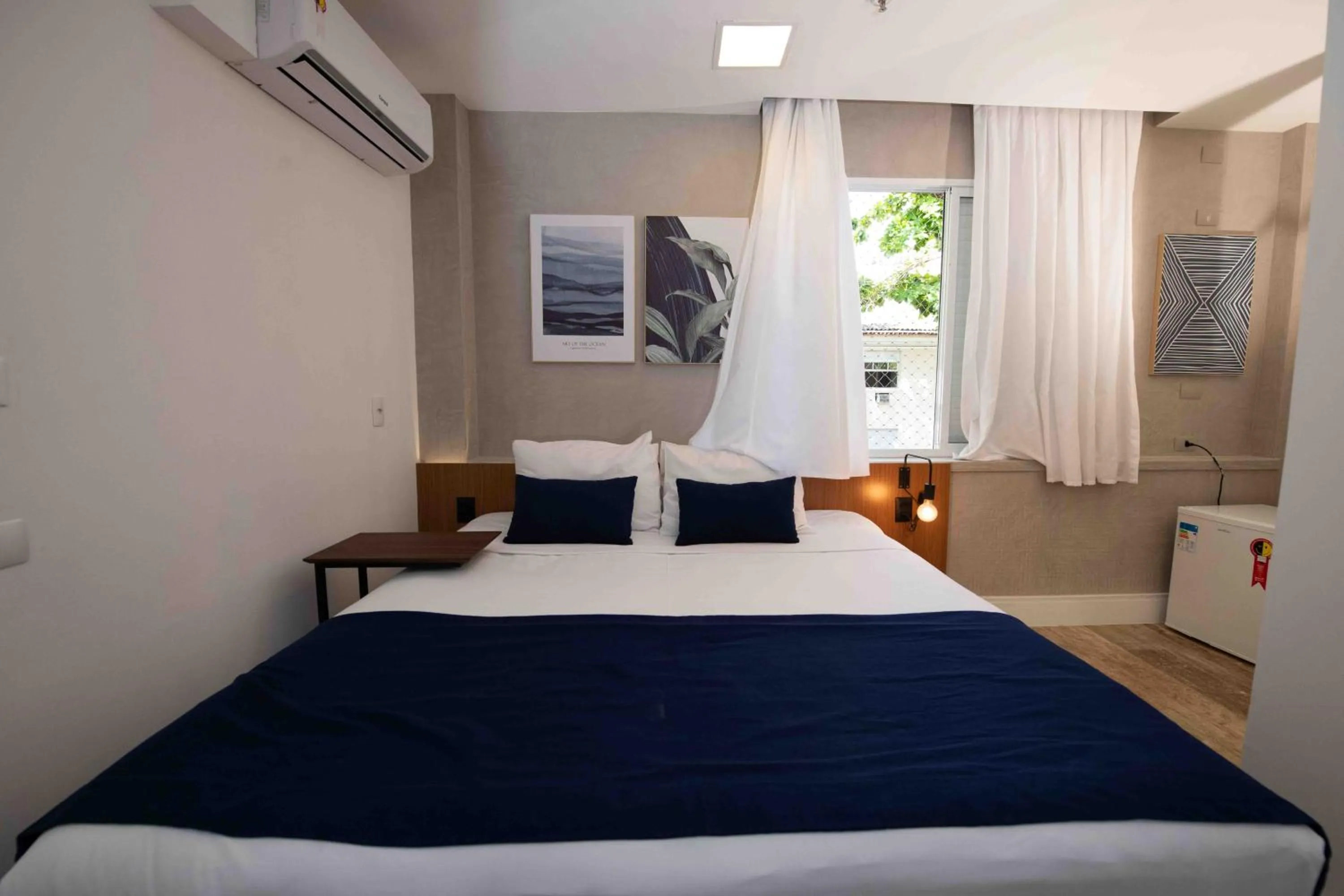 Photo of the whole room, Bed in Leblon Design Hotel