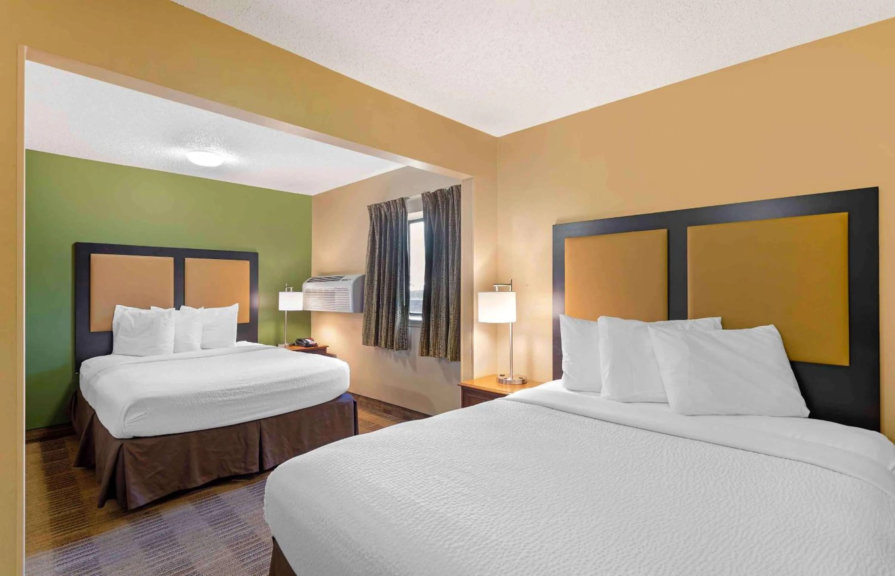 Bedroom, Bed in Extended Stay America Suites - Cincinnati - Blue Ash - Reagan Hwy