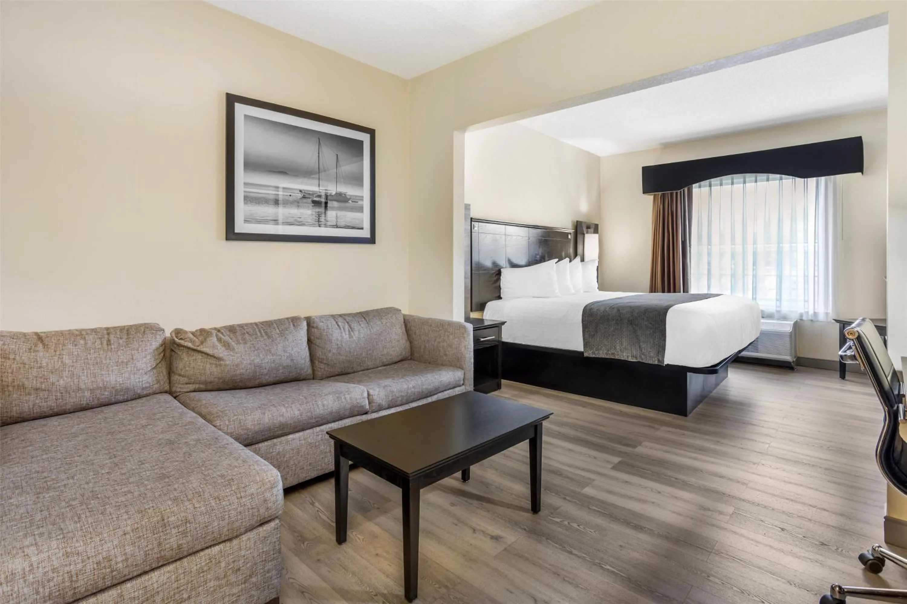 Bed in Best Western Bar Harbour Inn