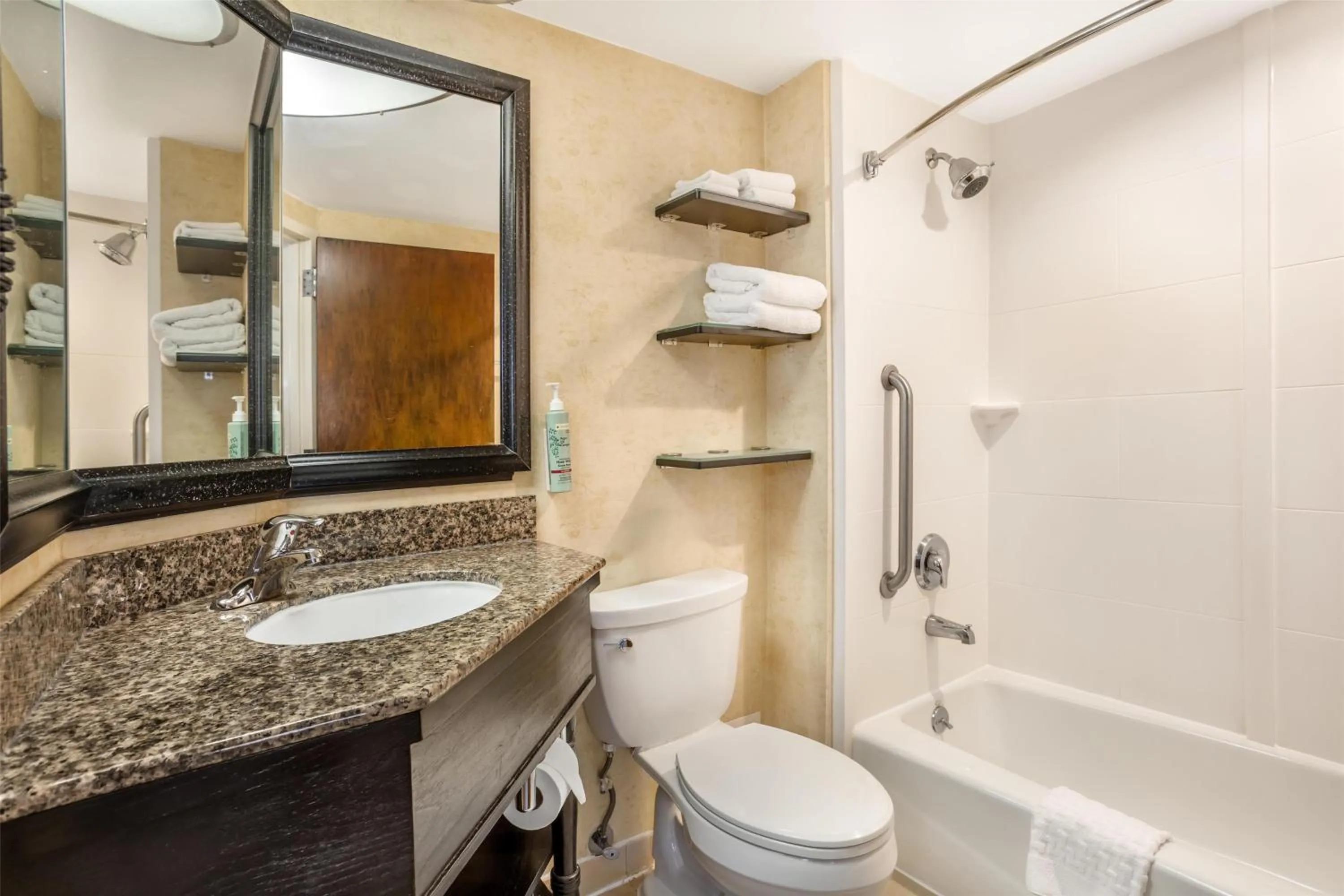 Toilet in Best Western Bar Harbour Inn