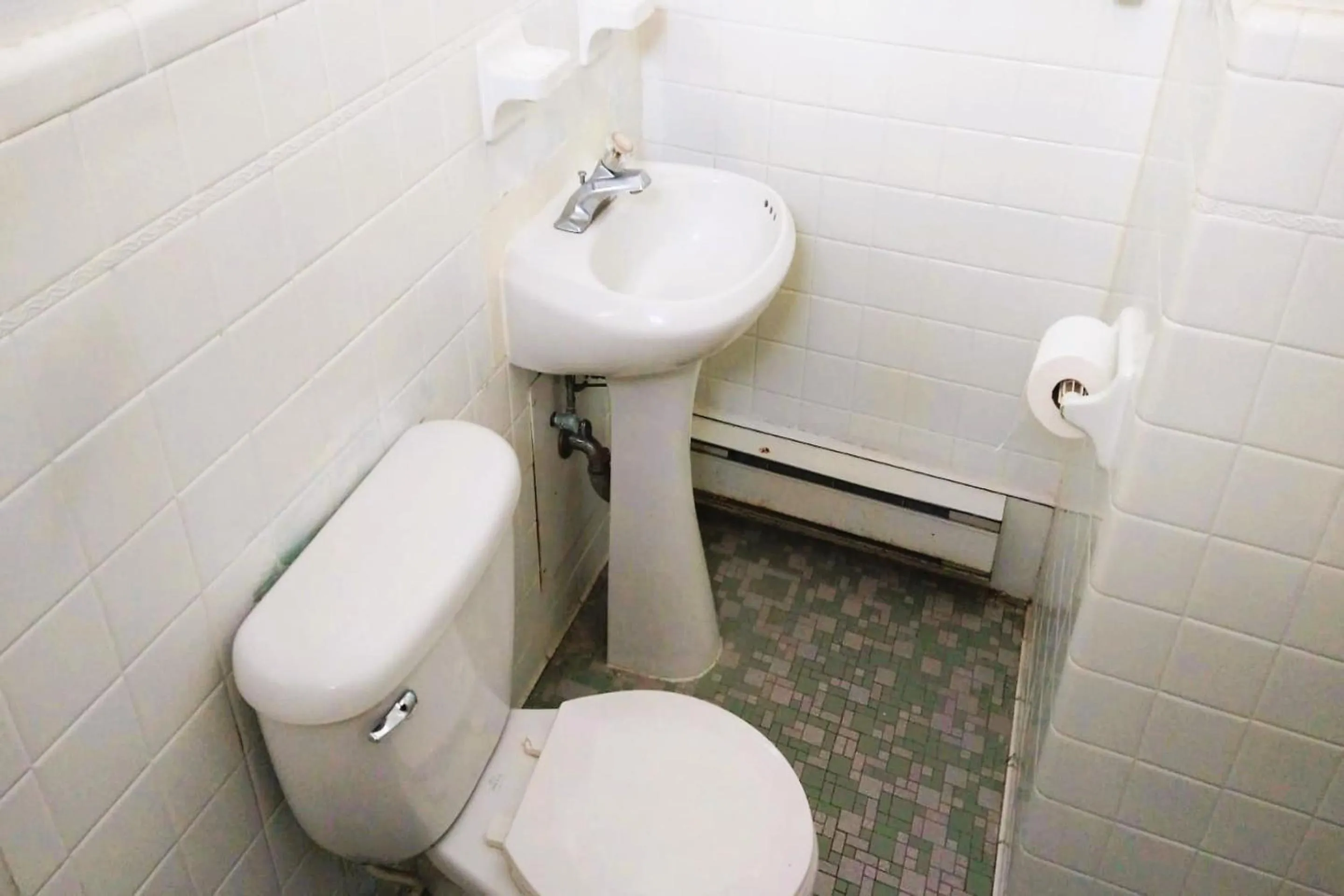 Bathroom in Love Hotels Desert Inn & RV by OYO at Boysen Wind River WY