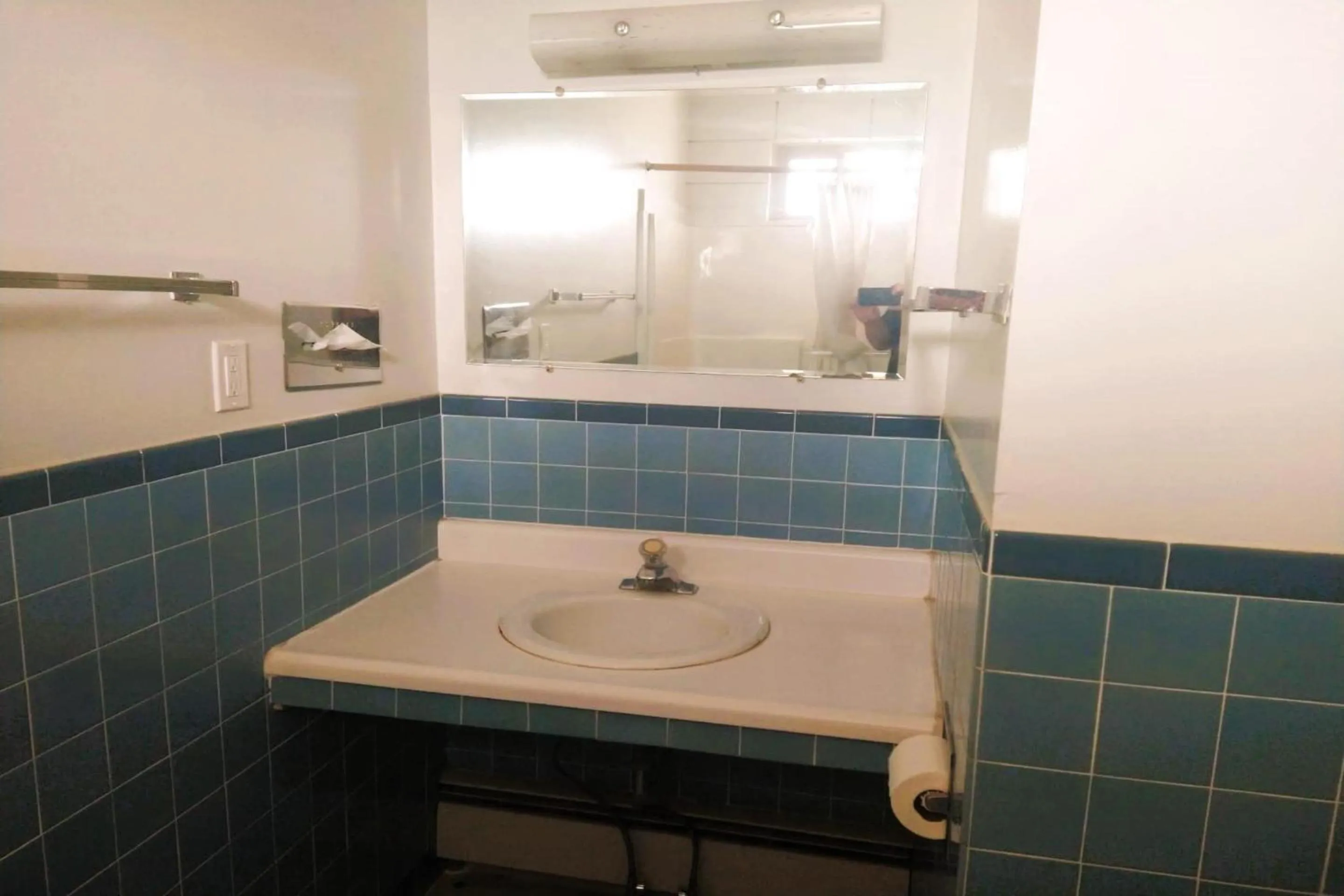 Bathroom in Love Hotels Desert Inn & RV by OYO at Boysen Wind River WY