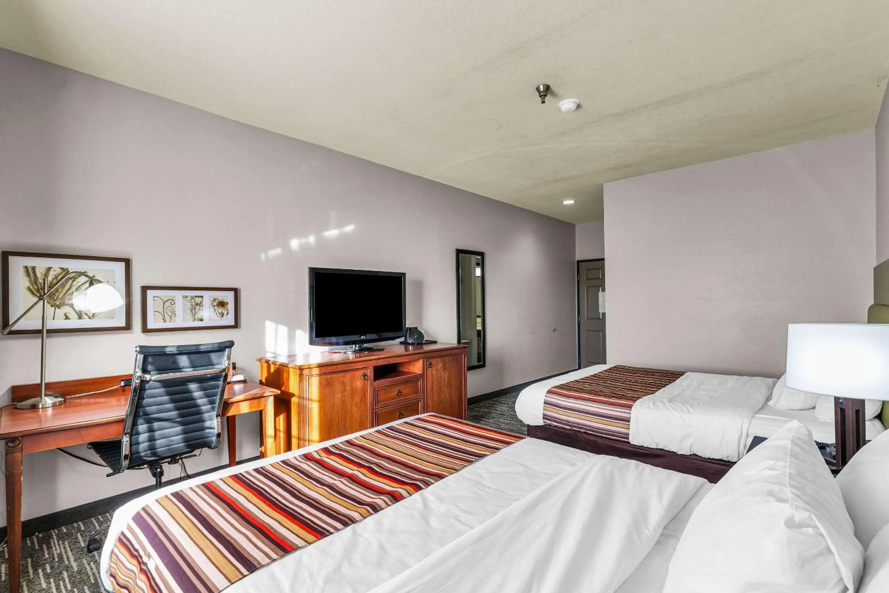 Bedroom in Country Inn & Suites by Radisson, Decatur, IL