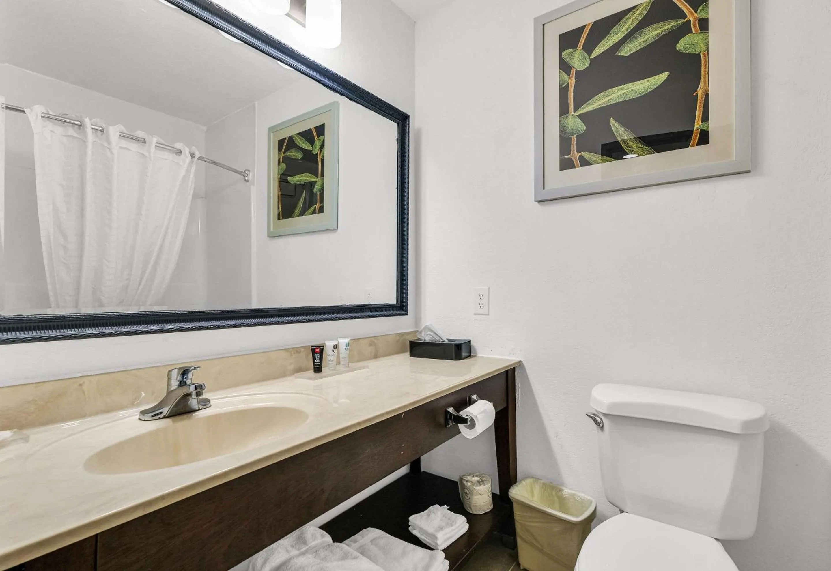 Bedroom in Country Inn & Suites by Radisson, Decatur, IL