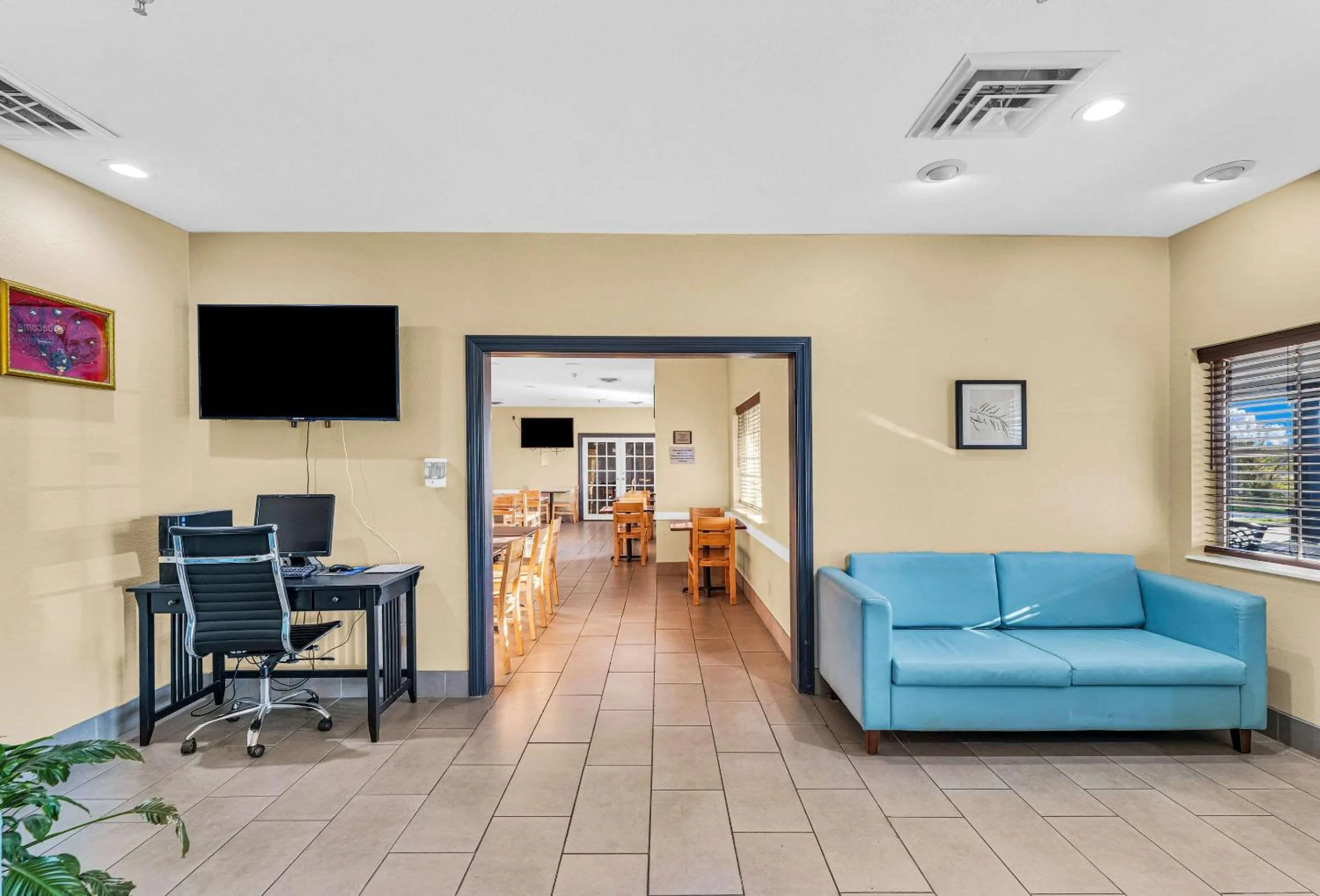 Lobby or reception in Country Inn & Suites by Radisson, Decatur, IL