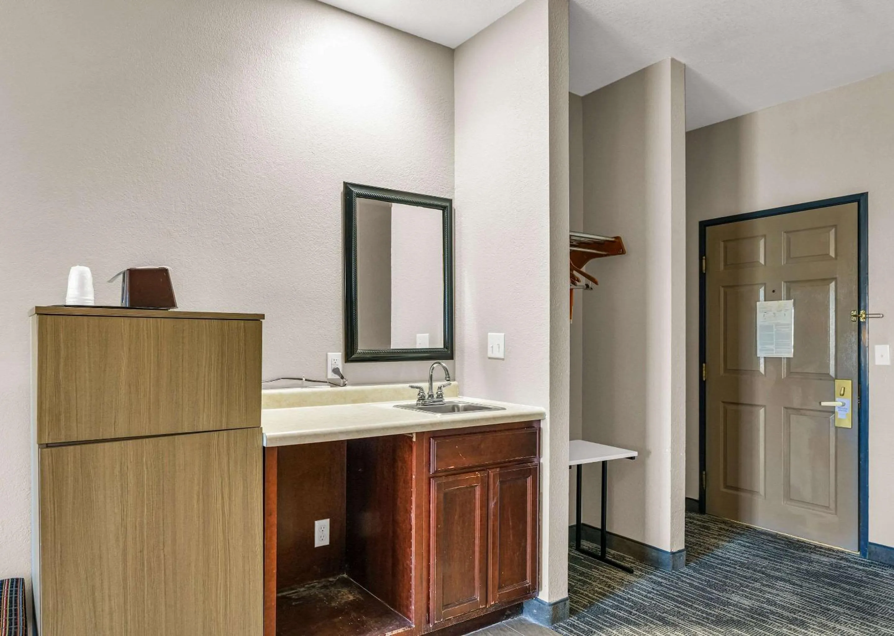 Bedroom in Country Inn & Suites by Radisson, Decatur, IL