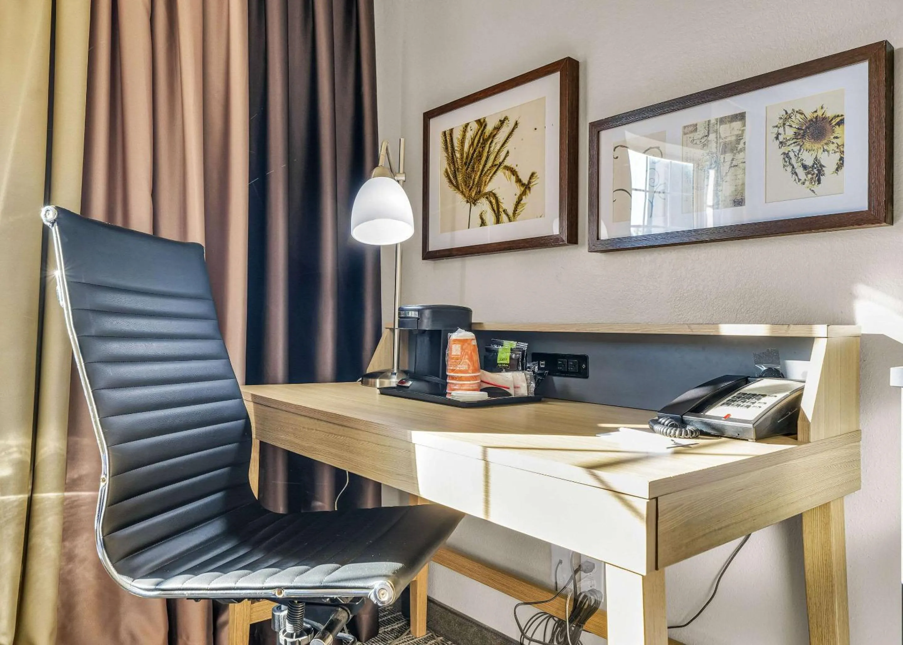 Bedroom in Country Inn & Suites by Radisson, Decatur, IL