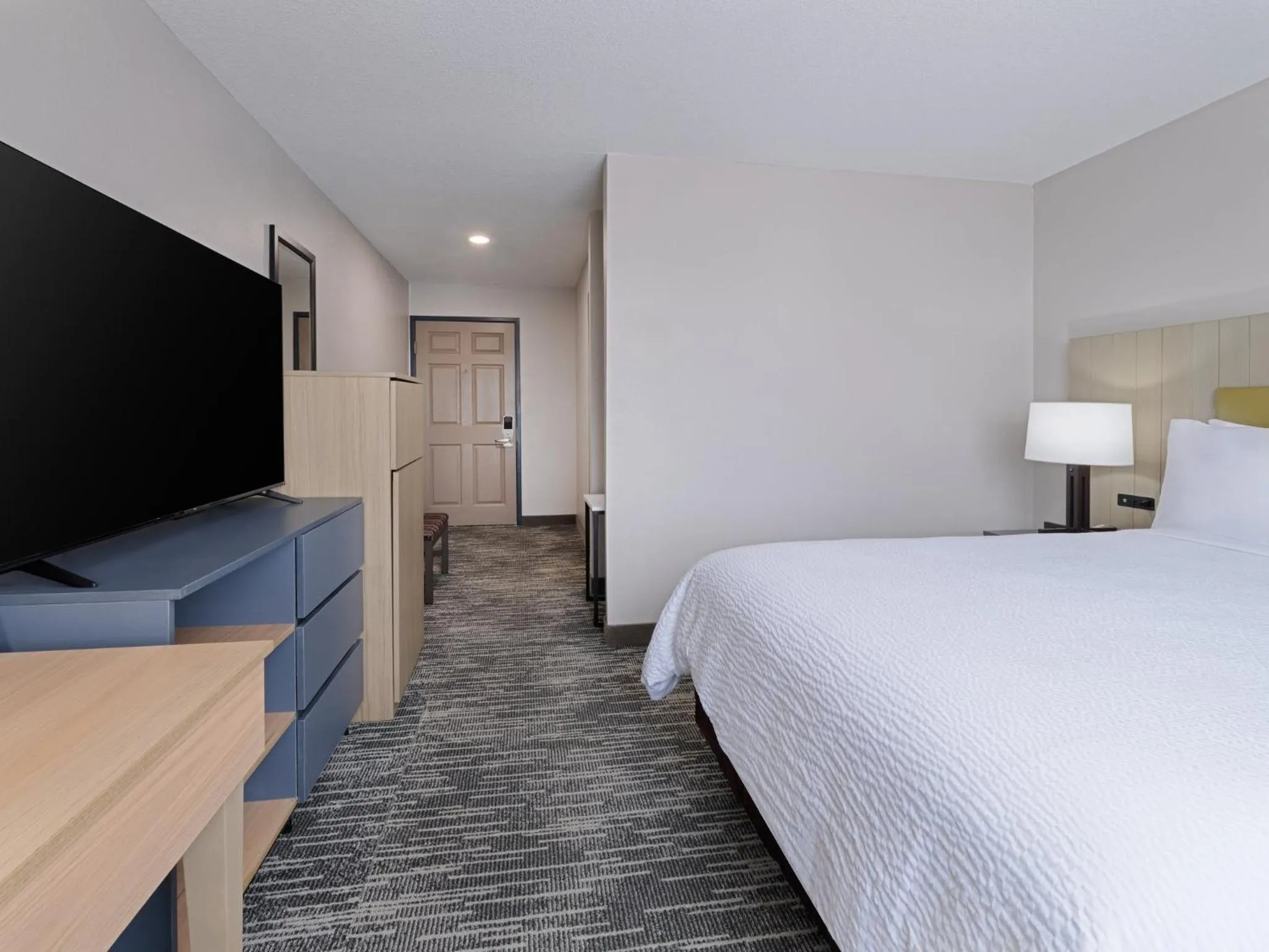 Photo of the whole room, Bed in Garner Hotel Decatur - Forsyth by IHG