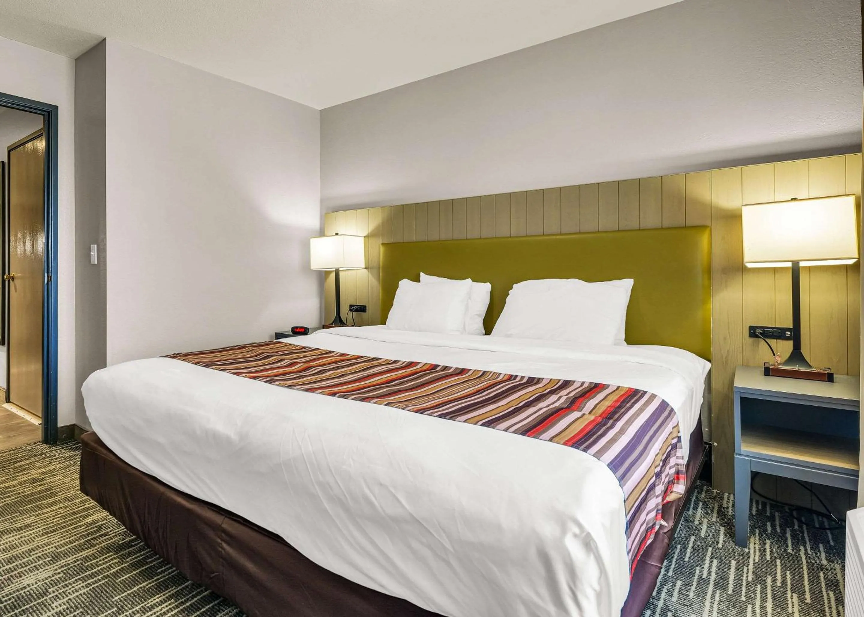 Bedroom in Country Inn & Suites by Radisson, Decatur, IL