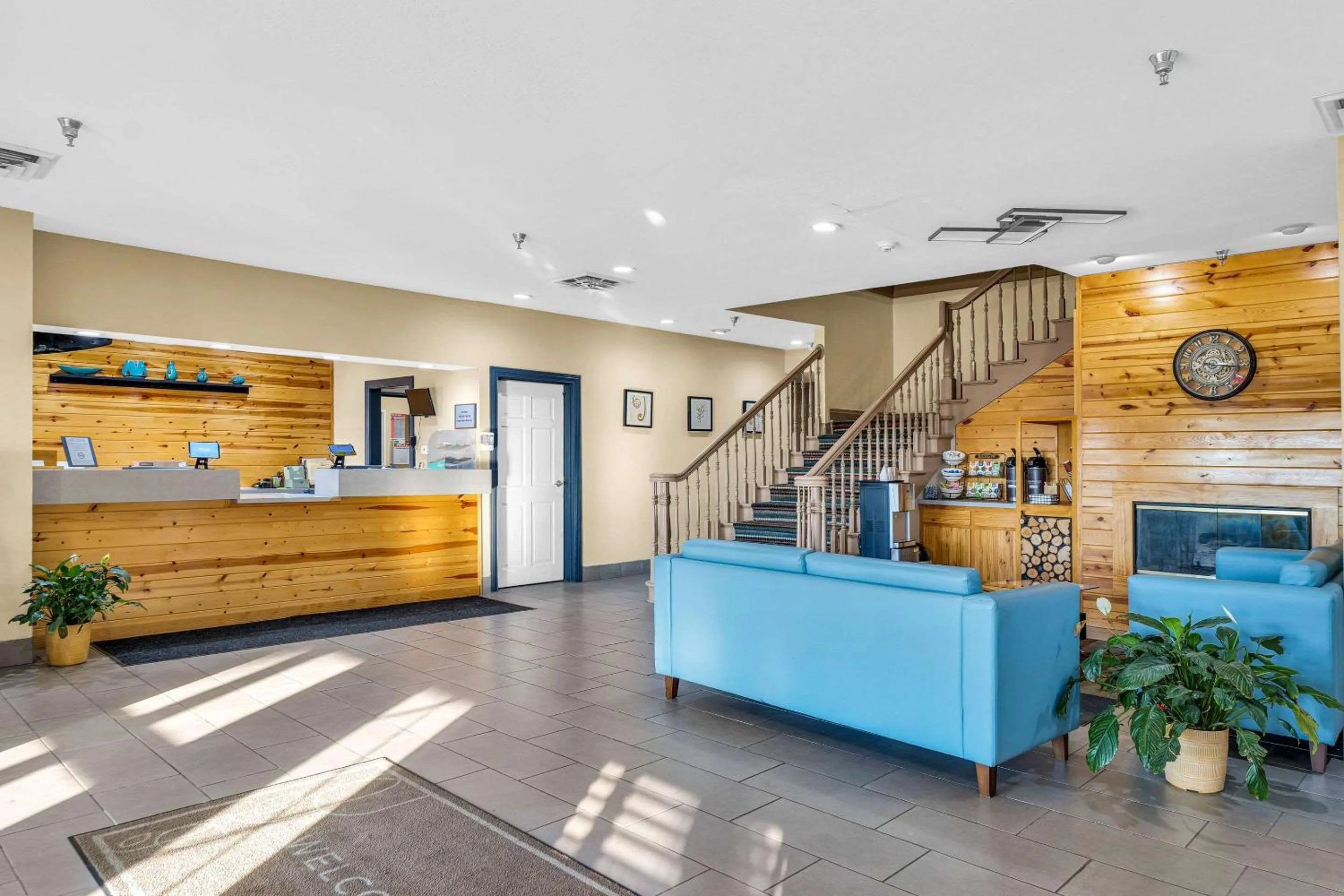 Lobby or reception in Country Inn & Suites by Radisson, Decatur, IL