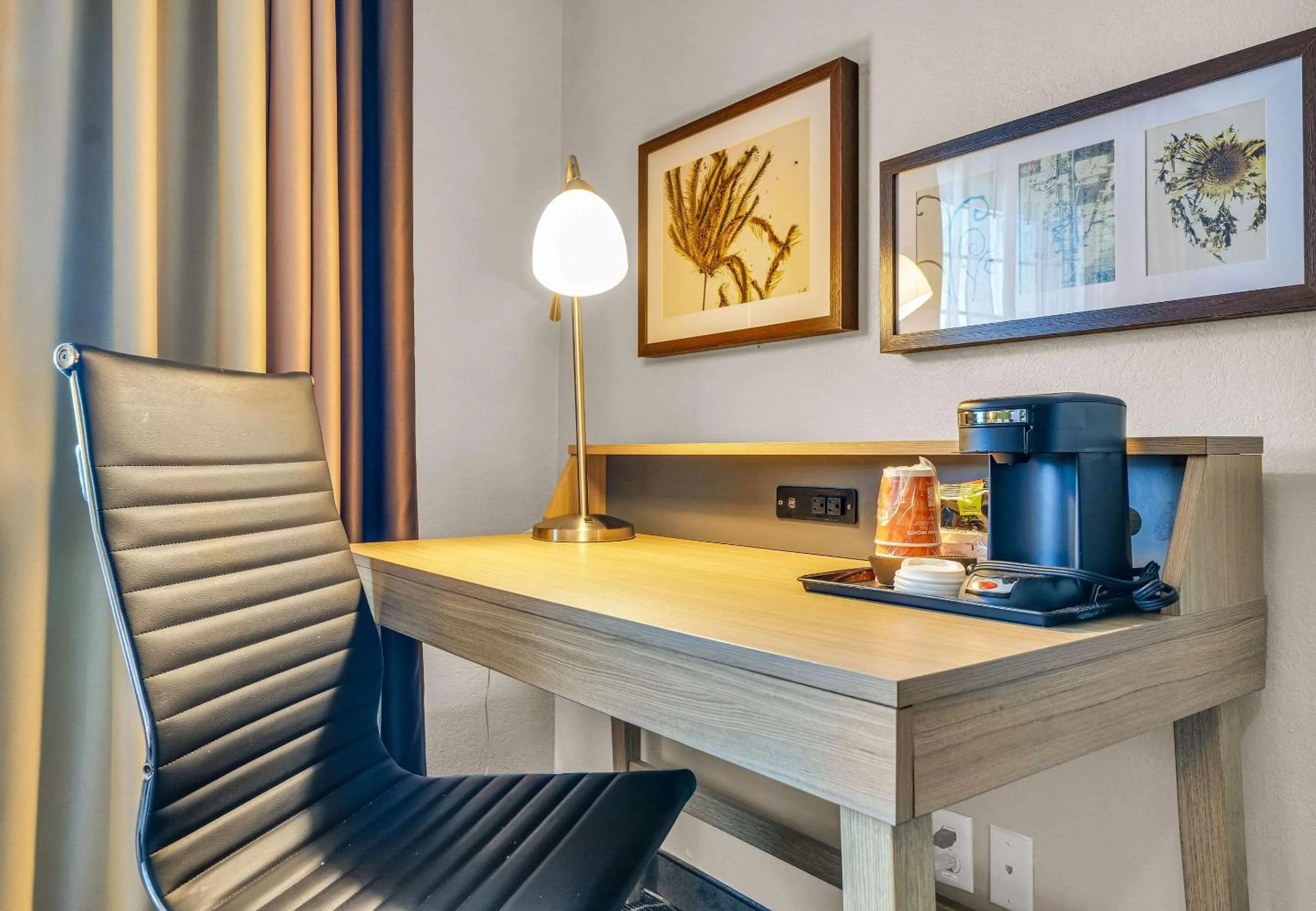 Bedroom in Country Inn & Suites by Radisson, Decatur, IL