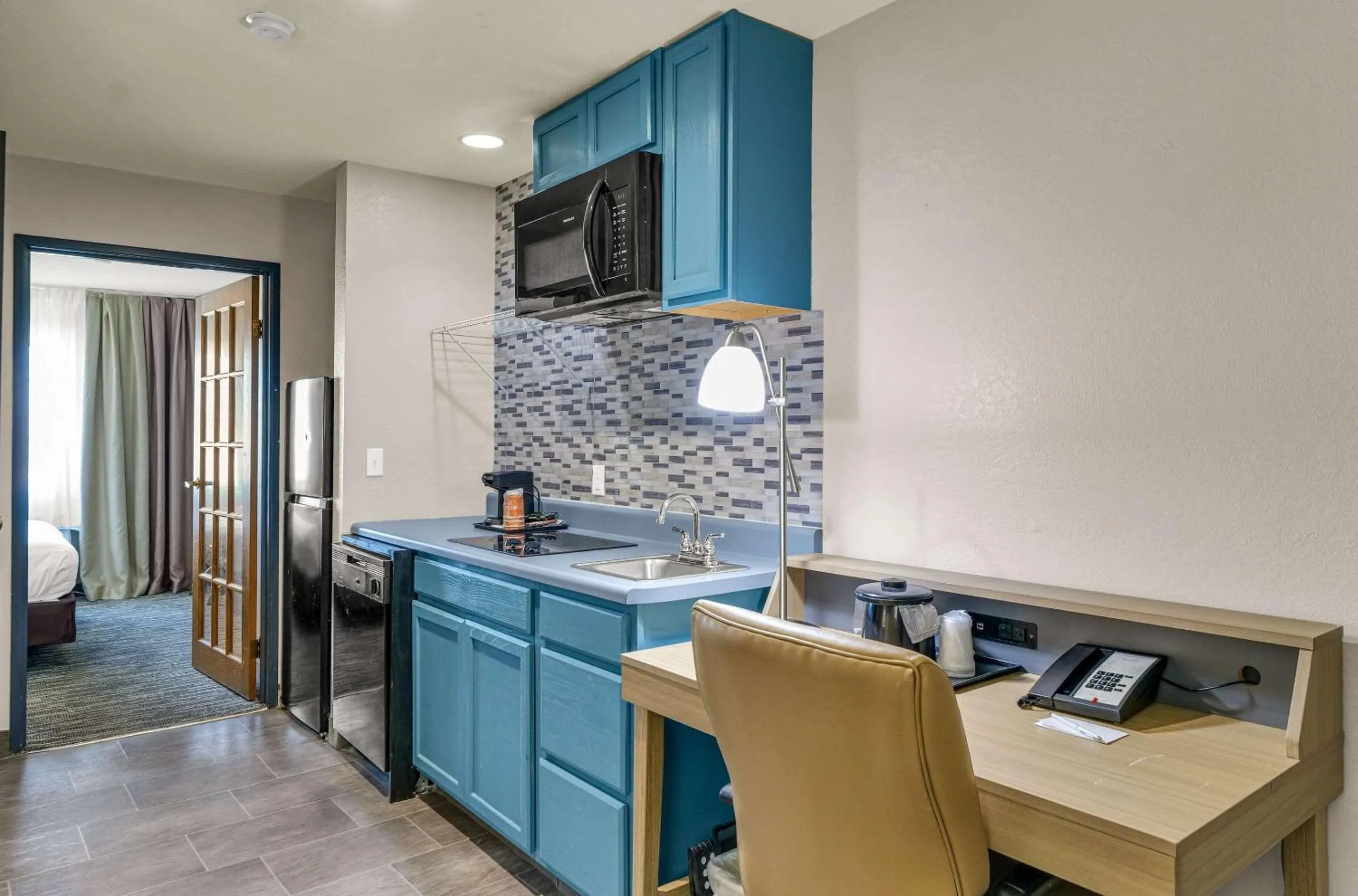 Bedroom in Country Inn & Suites by Radisson, Decatur, IL