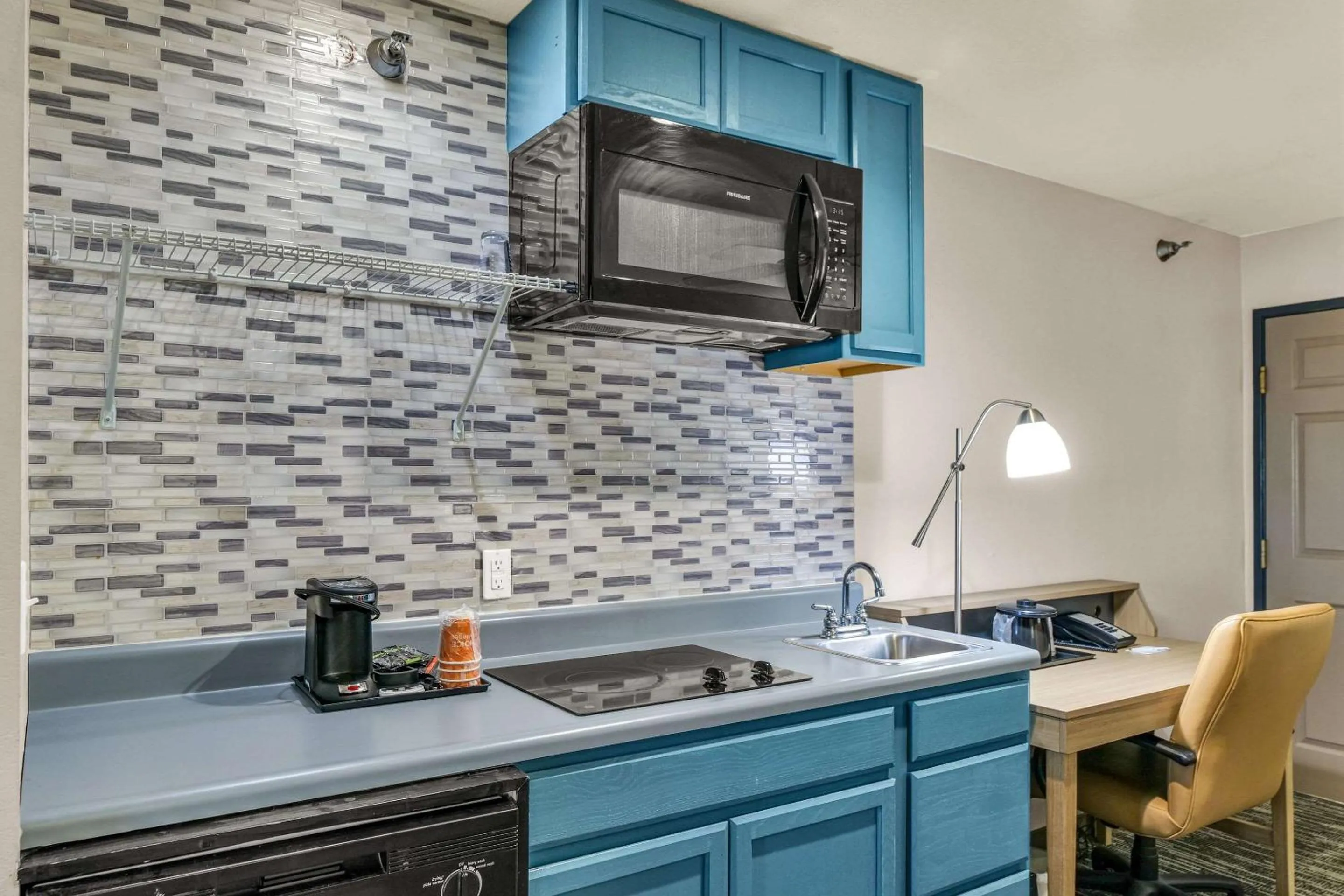 Bedroom in Country Inn & Suites by Radisson, Decatur, IL