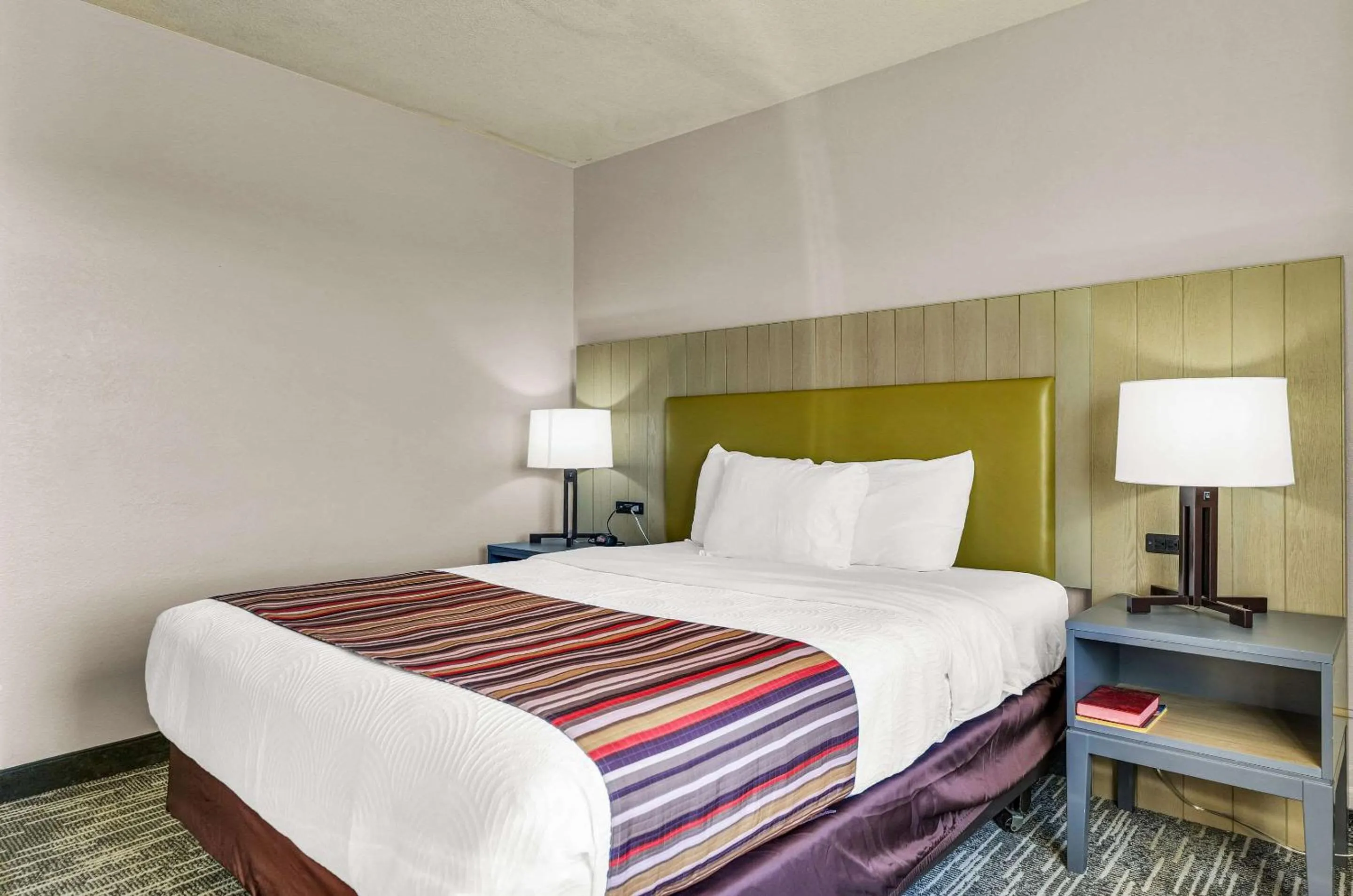 Bedroom in Country Inn & Suites by Radisson, Decatur, IL