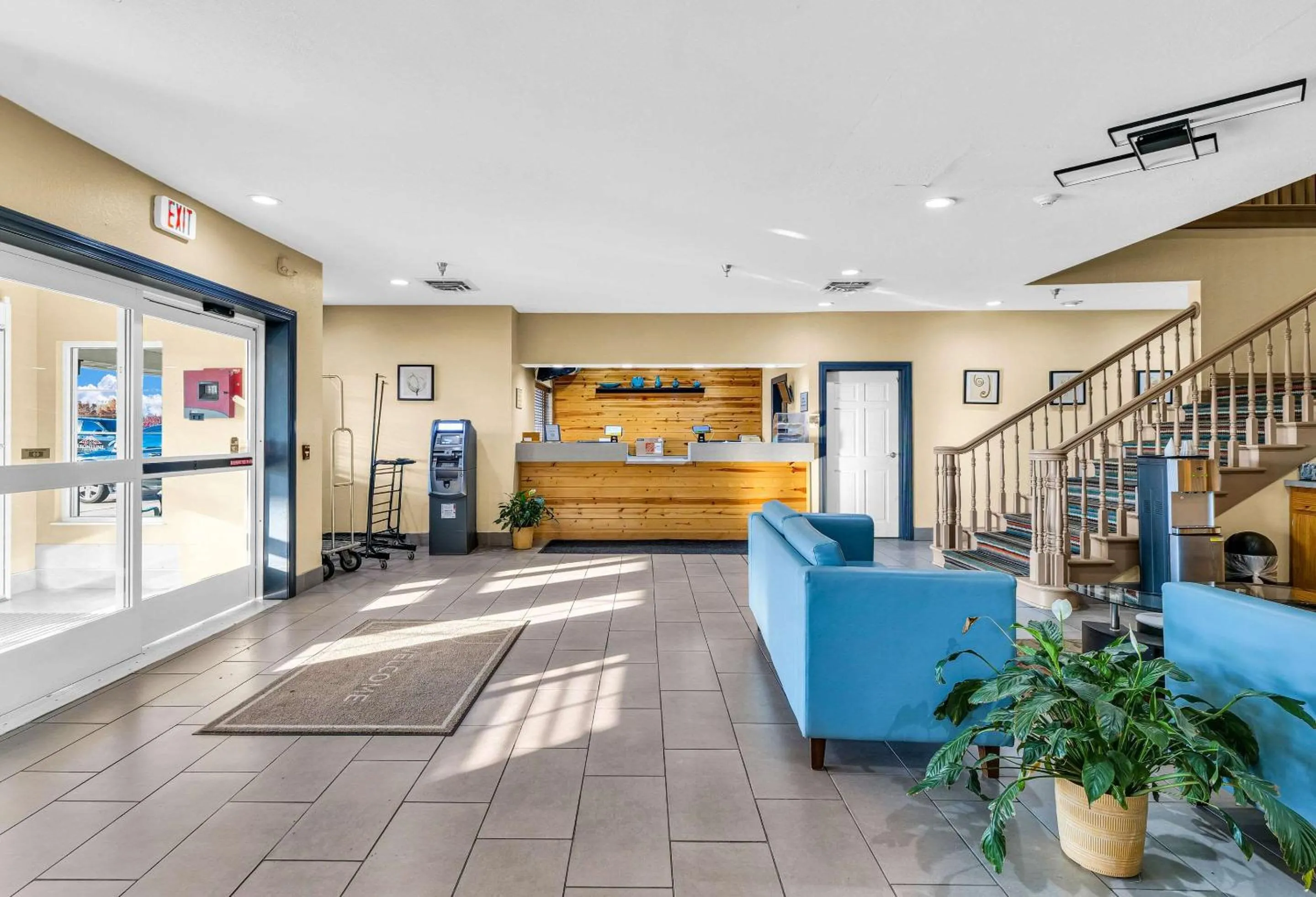 Lobby or reception in Country Inn & Suites by Radisson, Decatur, IL