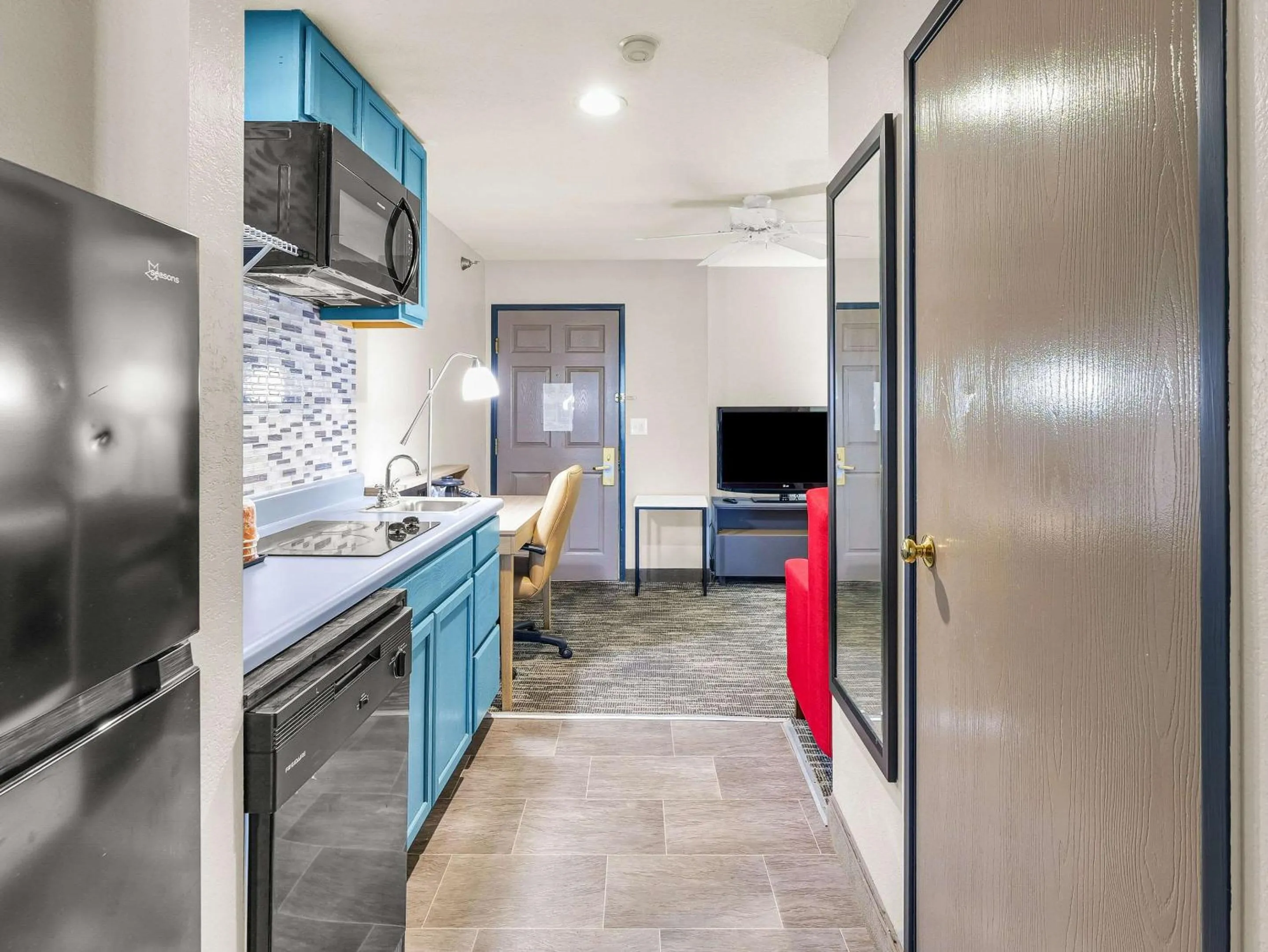 Bedroom in Country Inn & Suites by Radisson, Decatur, IL