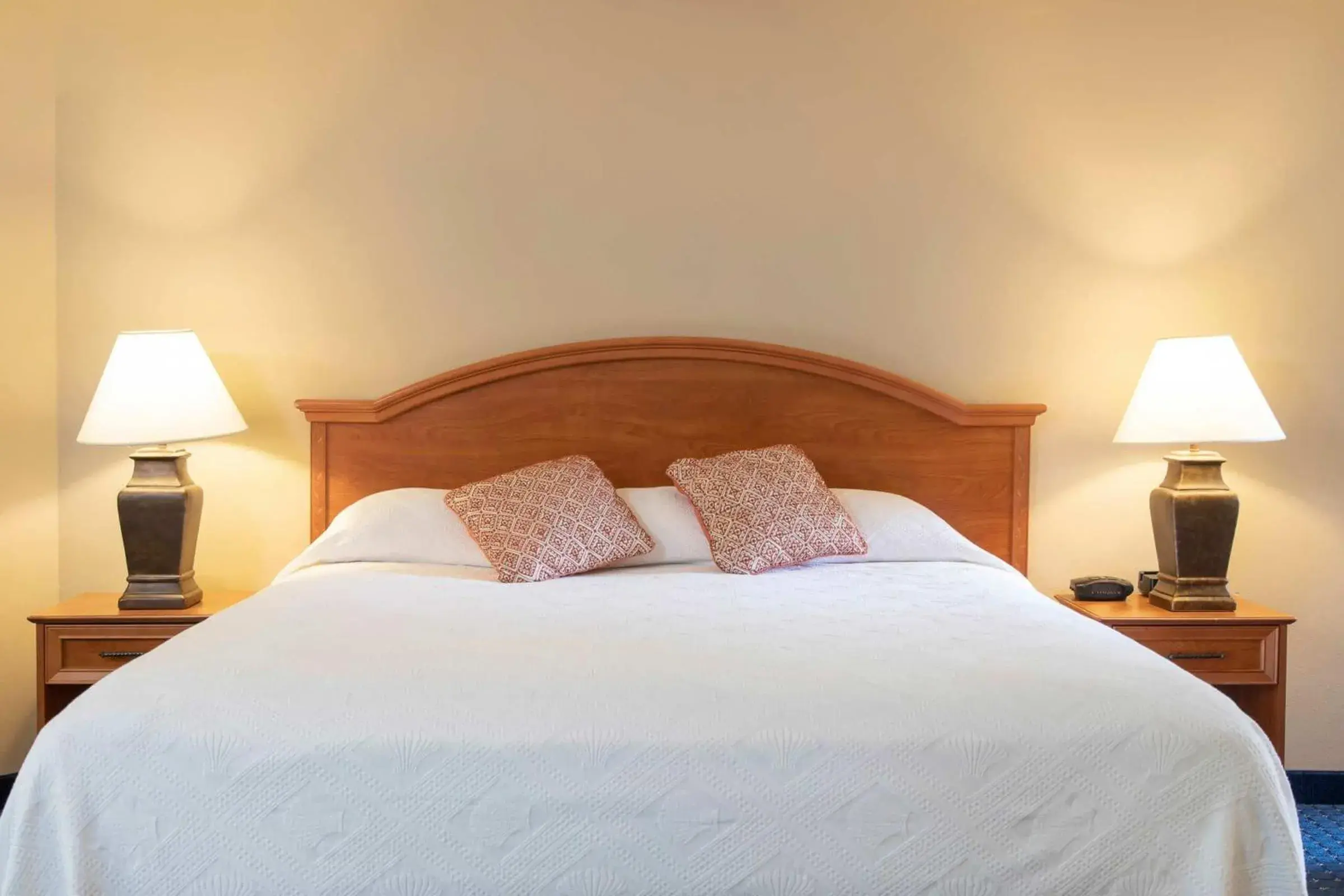 King Room with Spa Bath in Hotel Glenwood Springs King Room with Spa Bath in Hotel Glenwood Springs