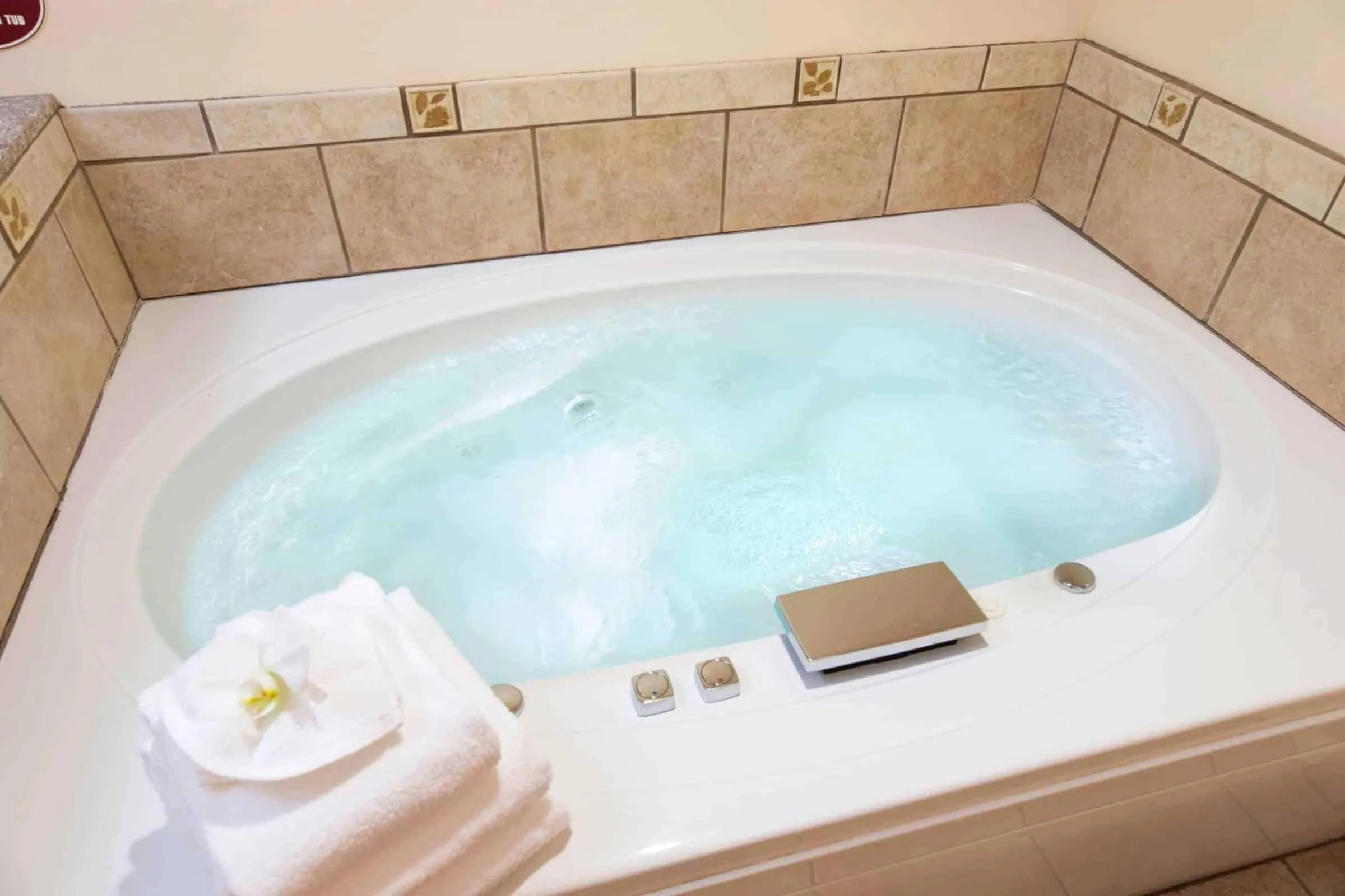 Hot Tub in Hotel Glenwood Springs